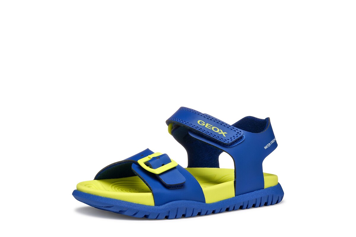 Sandálias GEOX Fusbetto, ideais para uso na água.