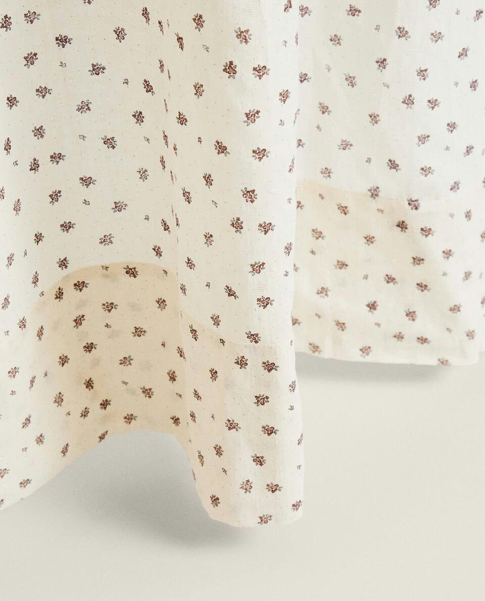 CORTINA FLORAL COM BORDA ONDULADA
