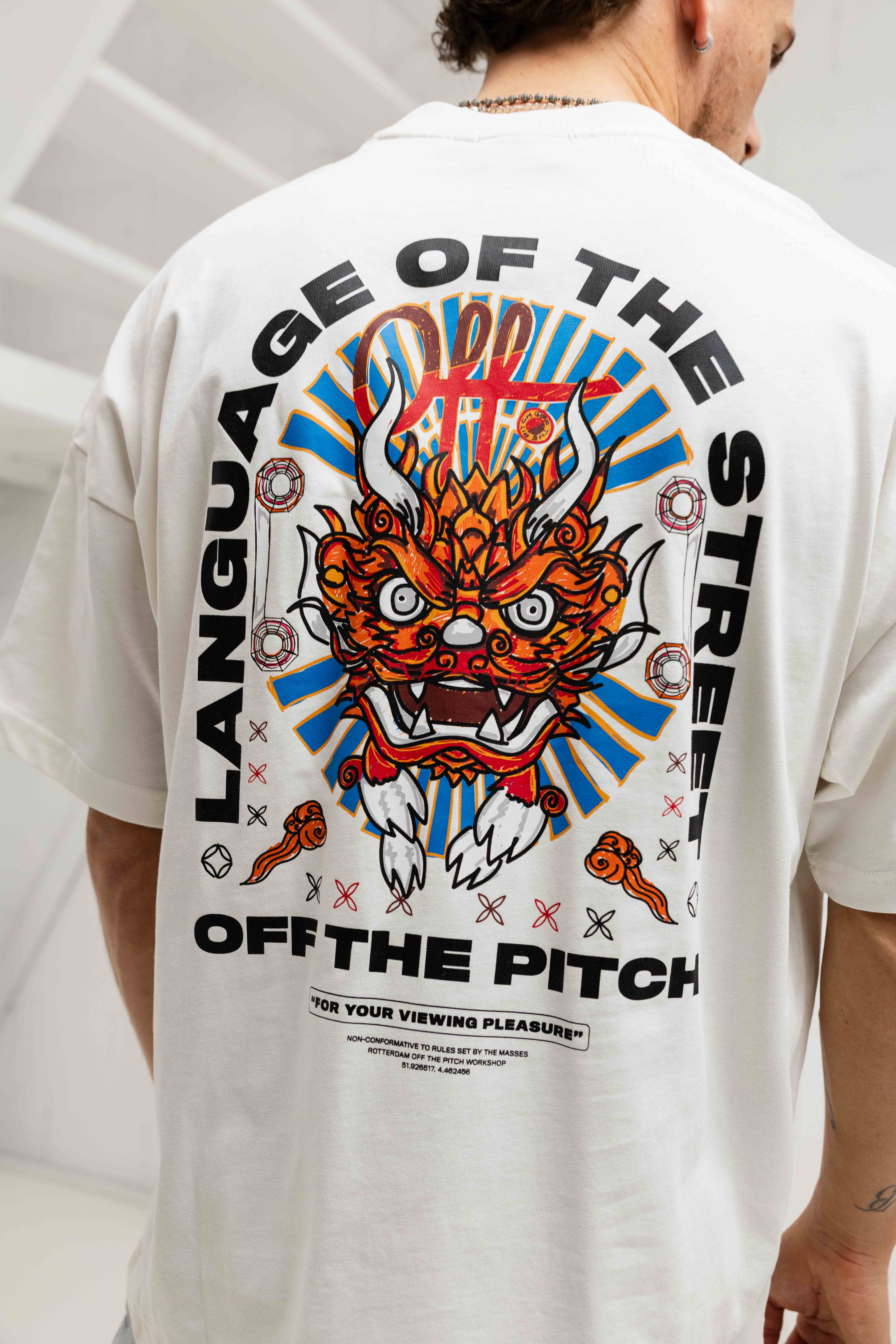 Off The Pitch Dragon Oversized T-Shirt Heren Gebroken Wit