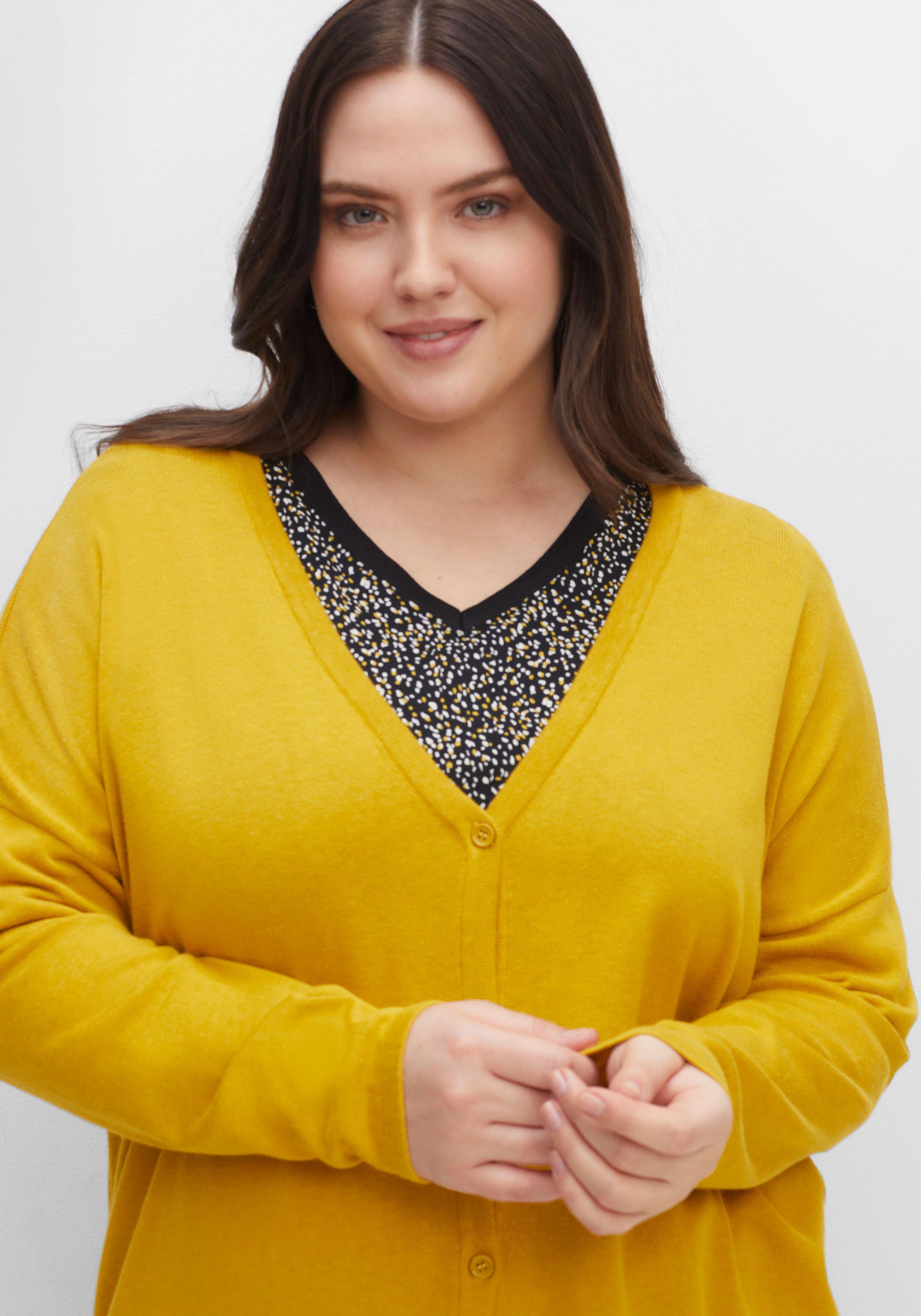 Strickjacke mit V-Ausschnitt und gerundetem Saum
