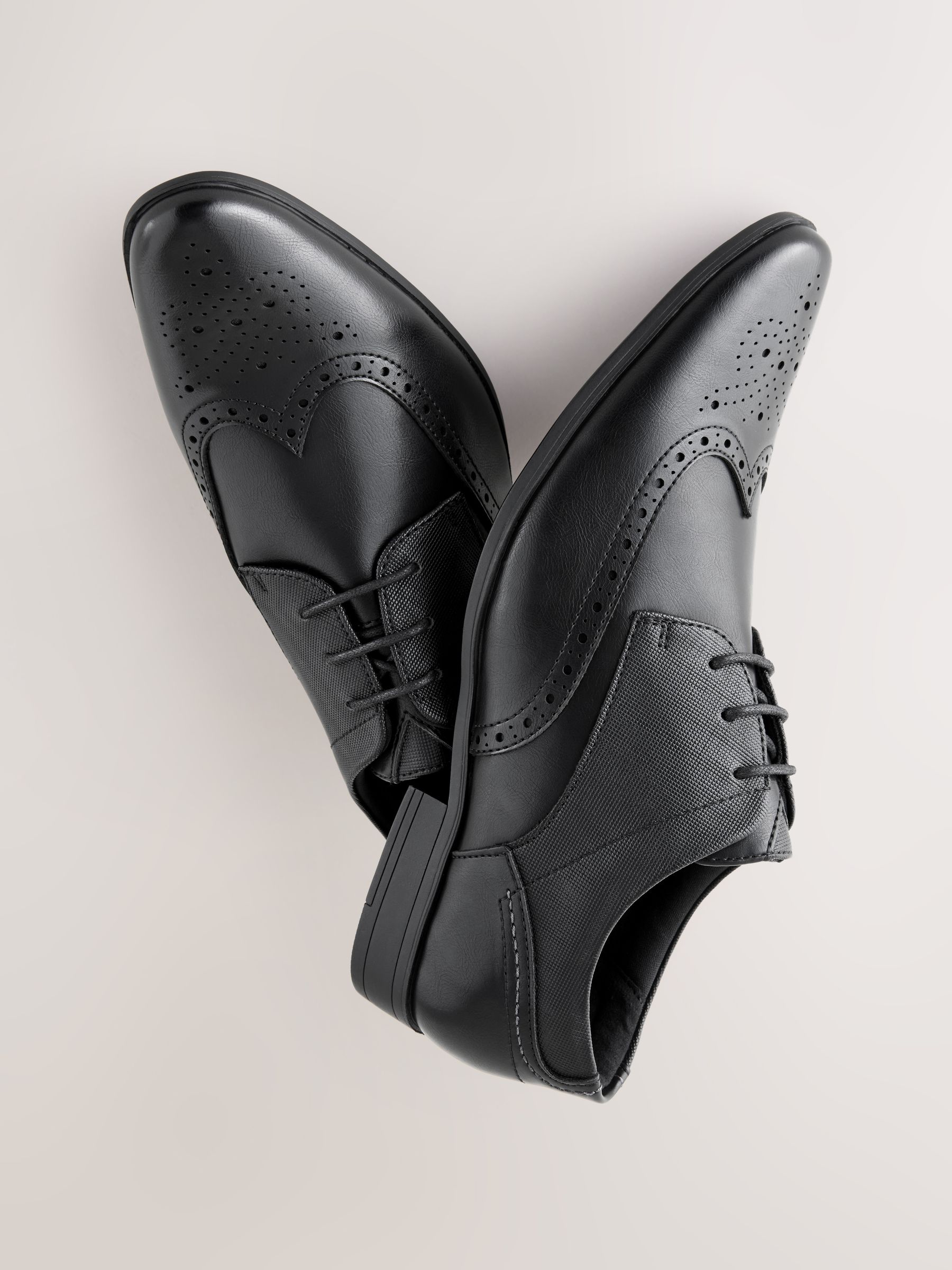 Zwart - Standaard pasvorm - Brogueschoenen