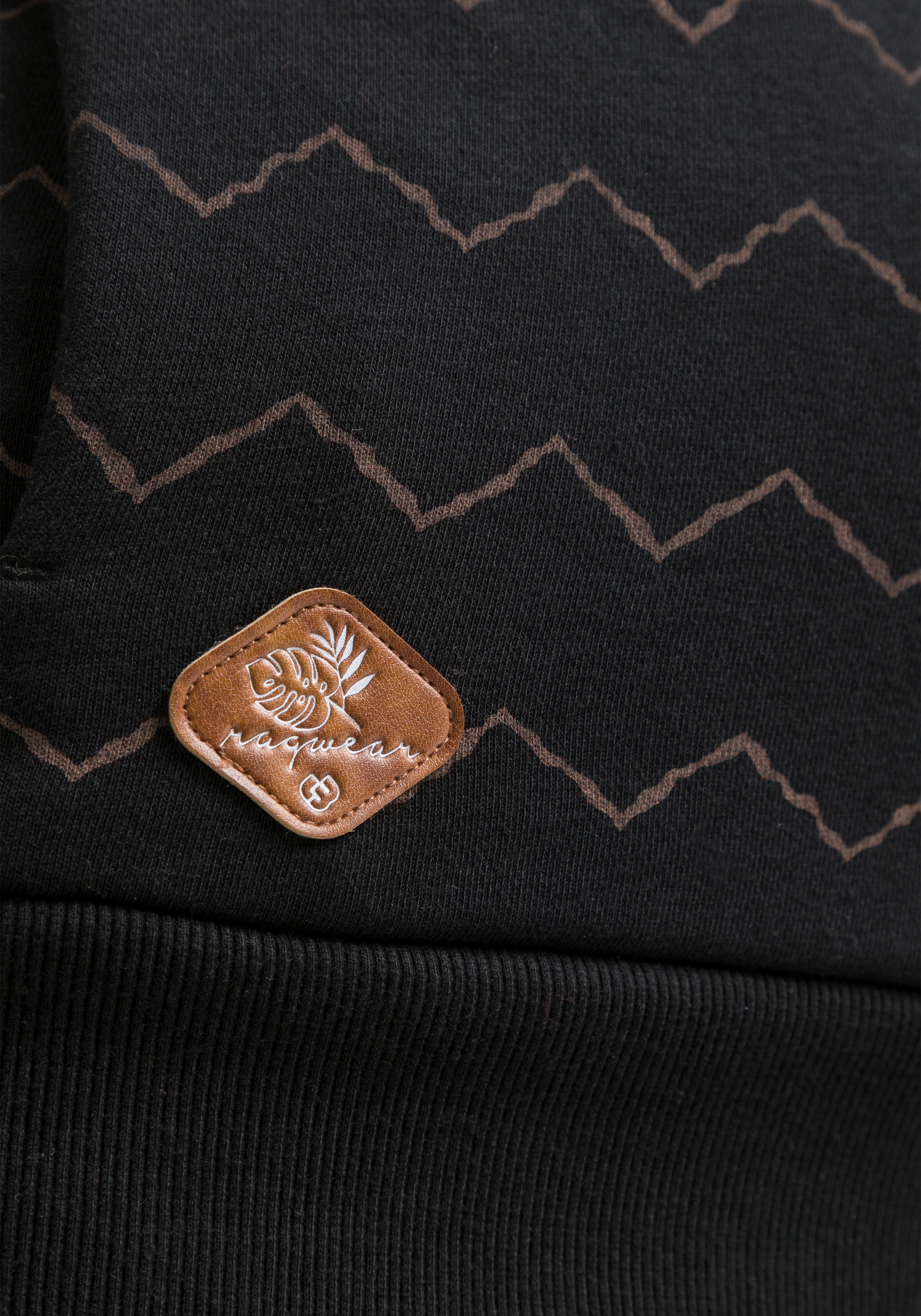 Ragwear Kapuzensweatshirt »GRIPY BUTTON CHEVRON O«, Hoodie mit hochschiessendem Schalkragen mit Zierknopfbesatz
