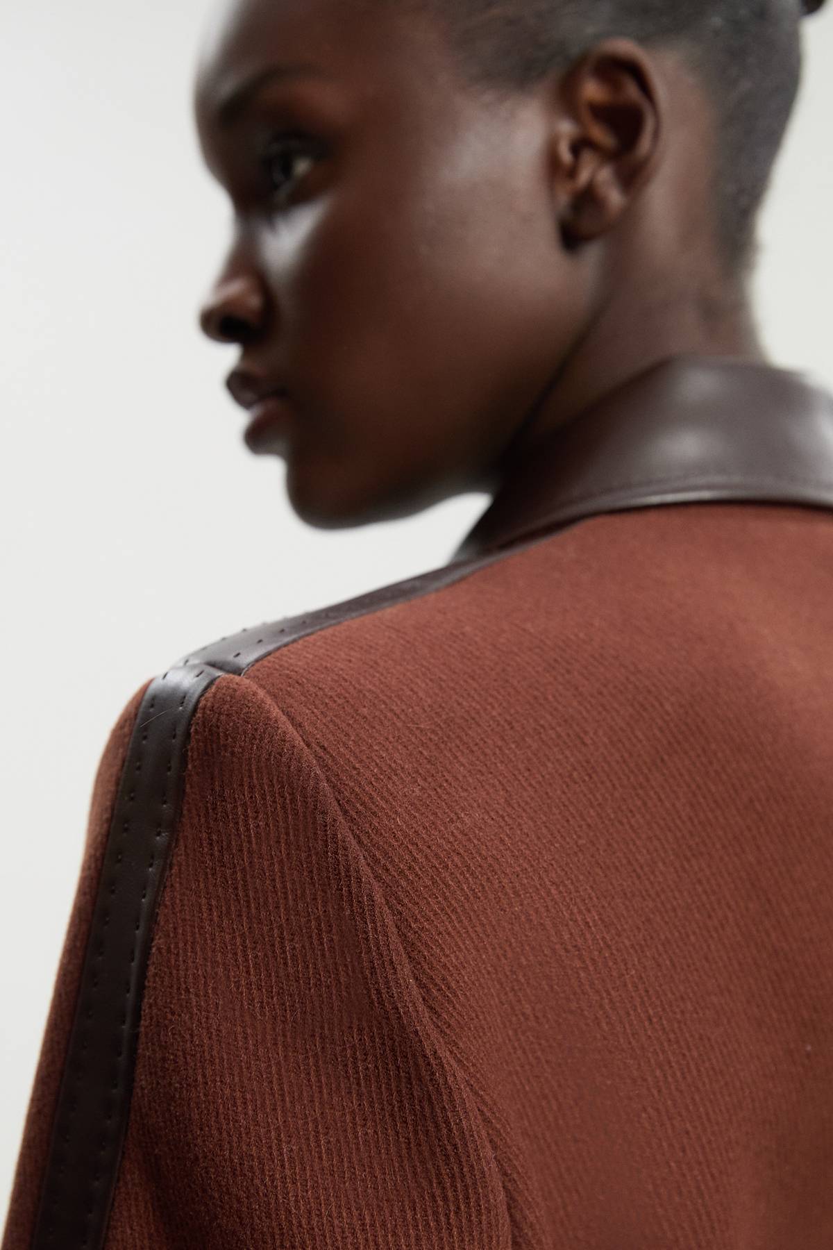 KarenMillen Manteau Mi-Long Ceinturé en Mélange Laine et synthétique