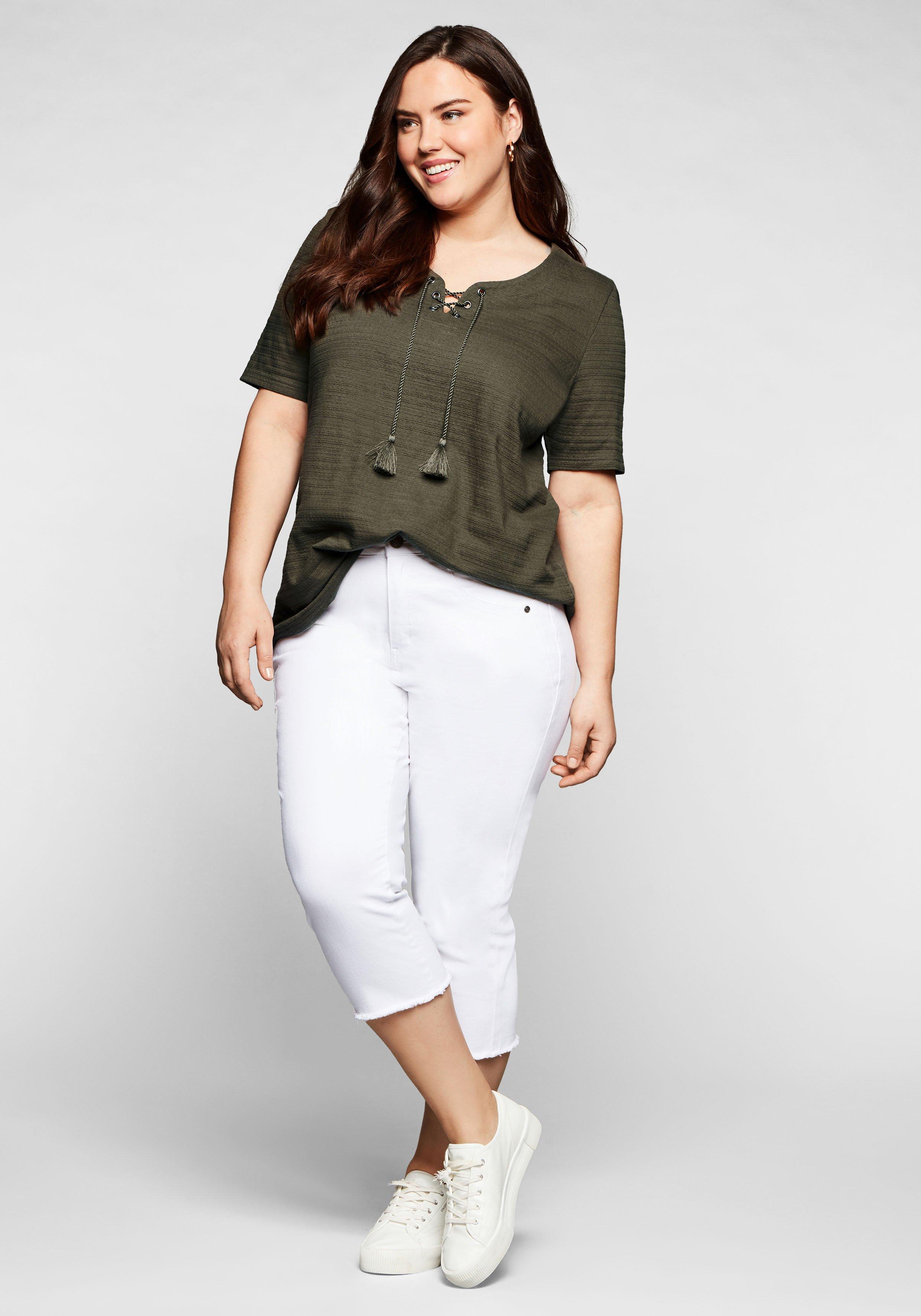 Shirt in Jacquard-Optik, Bindeband am Ausschnitt