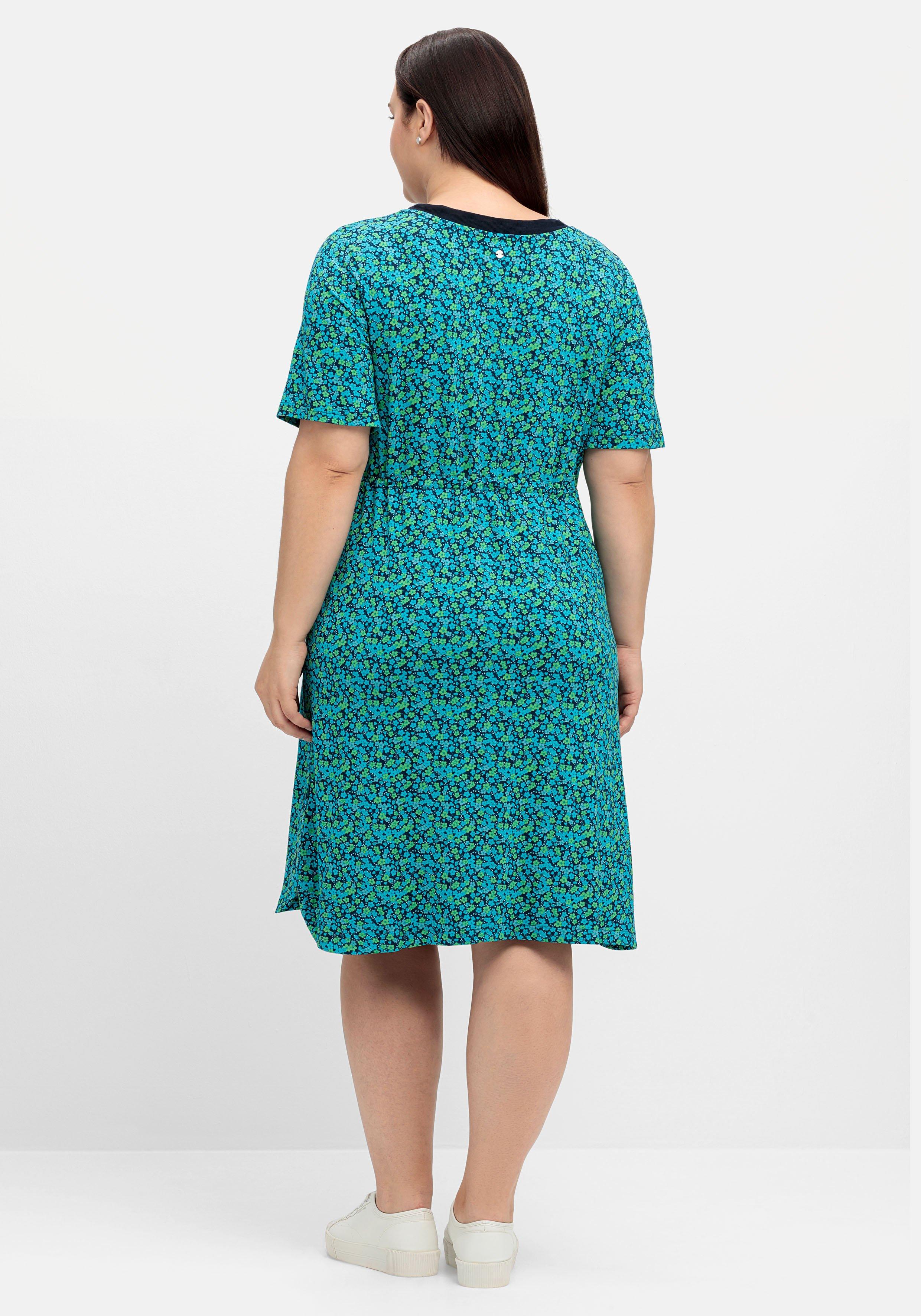 Jerseykleid mit Alloverdruck und sportiven Details