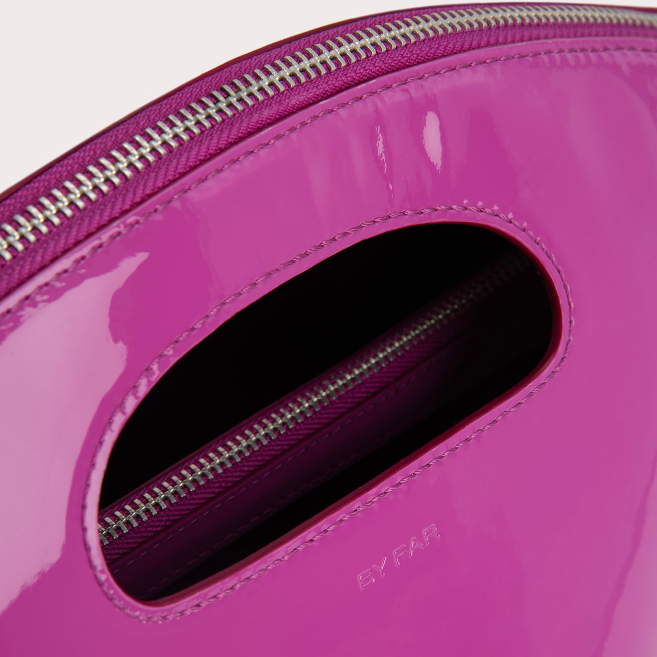 By Far Sac à main en Cuir verni Rubik fuchsia -  23x31x22 cm