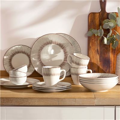 Vaisselle blanche en porcelaine émaillée