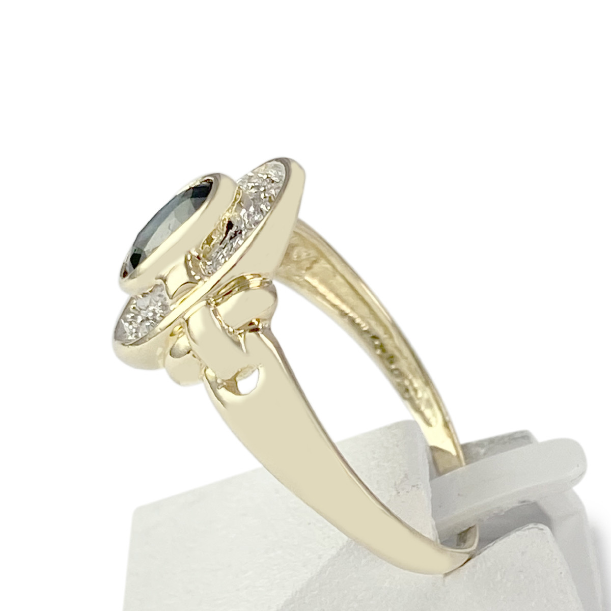 Bague d'occasion or 750 jaune et rhodié saphir diamants
