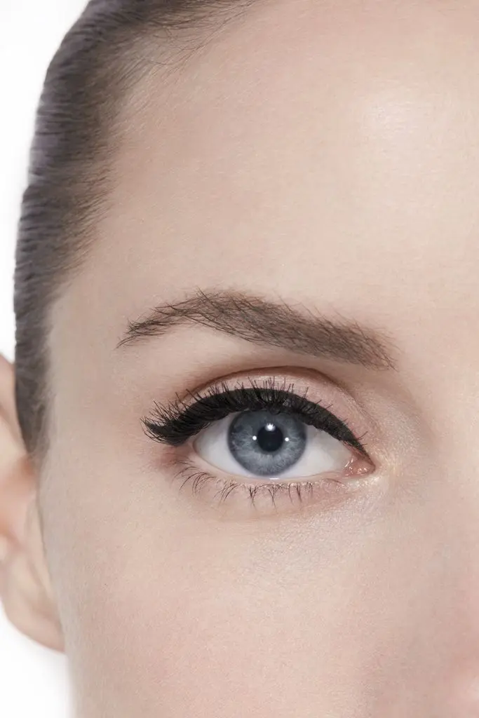 CHANEL - LE LINER DE CHANEL Eye-liner liquide haute précision, longue tenue et waterproof- Eyeliner