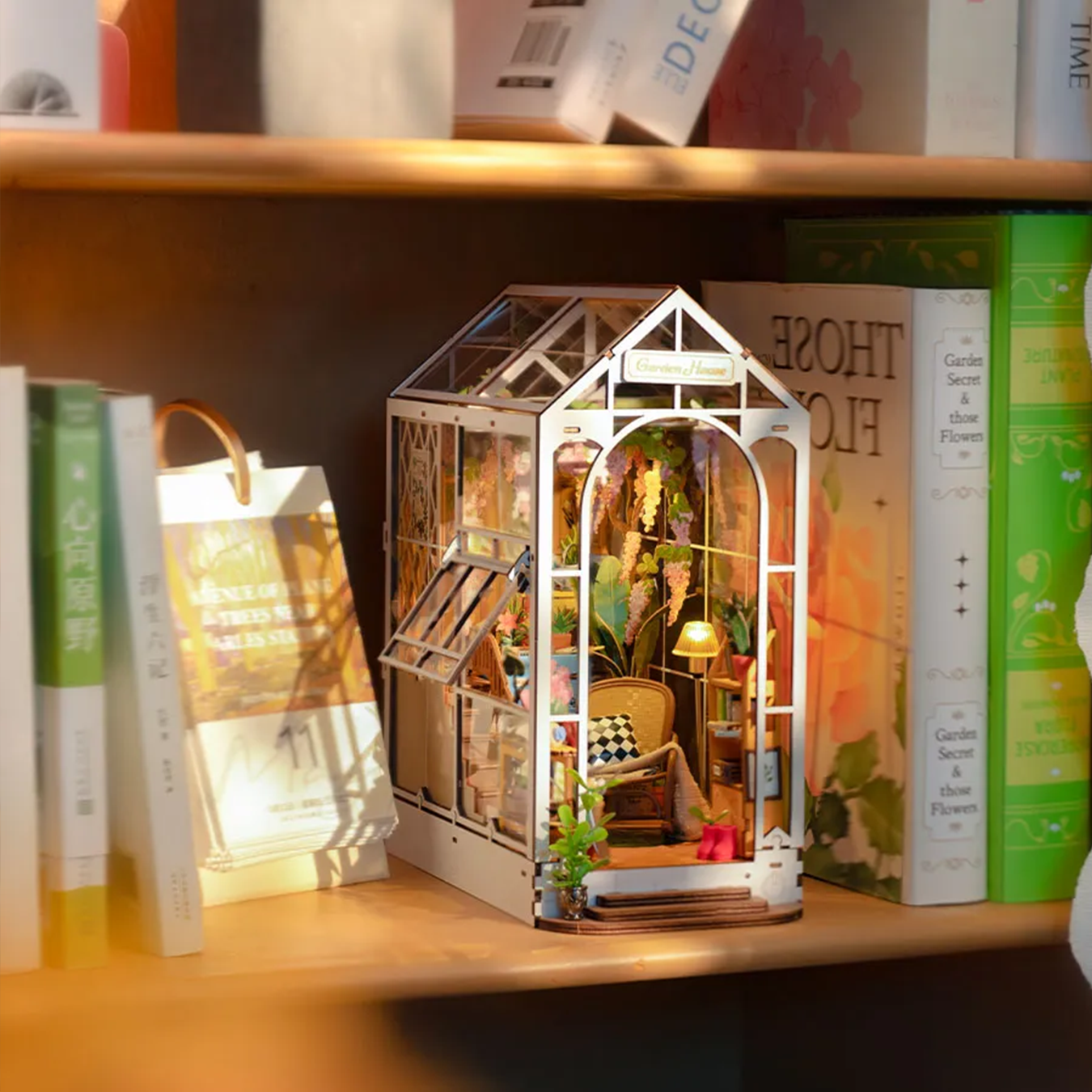 (176-tlg. Set) Rolife Book Nook Modell Bausatz DIY Miniatur Haus mit Licht Home Deko Buchstütze für Erwachsene (TGB06) - Garden House
