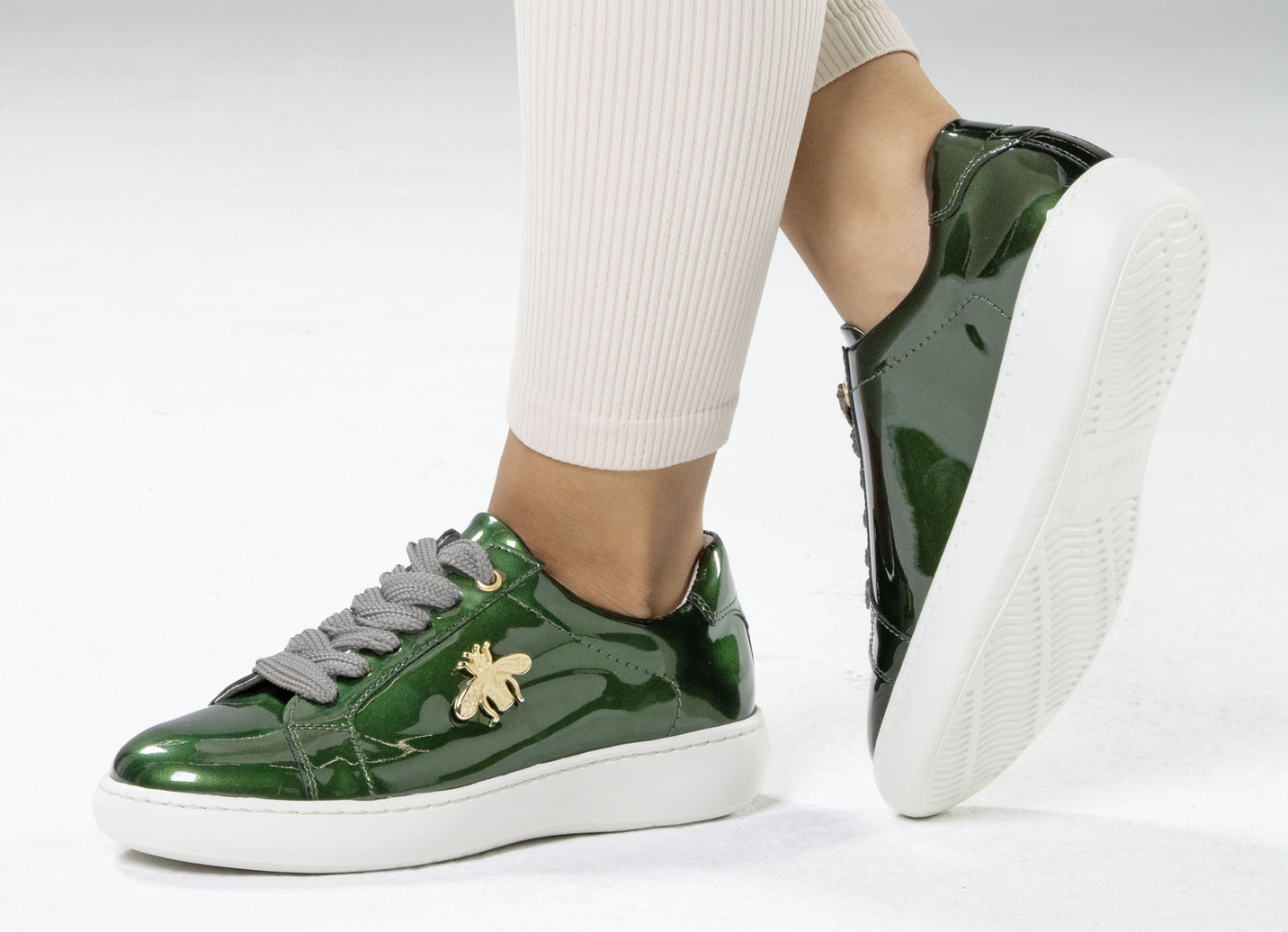 ELENA EDEN Sneaker aus Lackleder mit edlem Metallschmuck