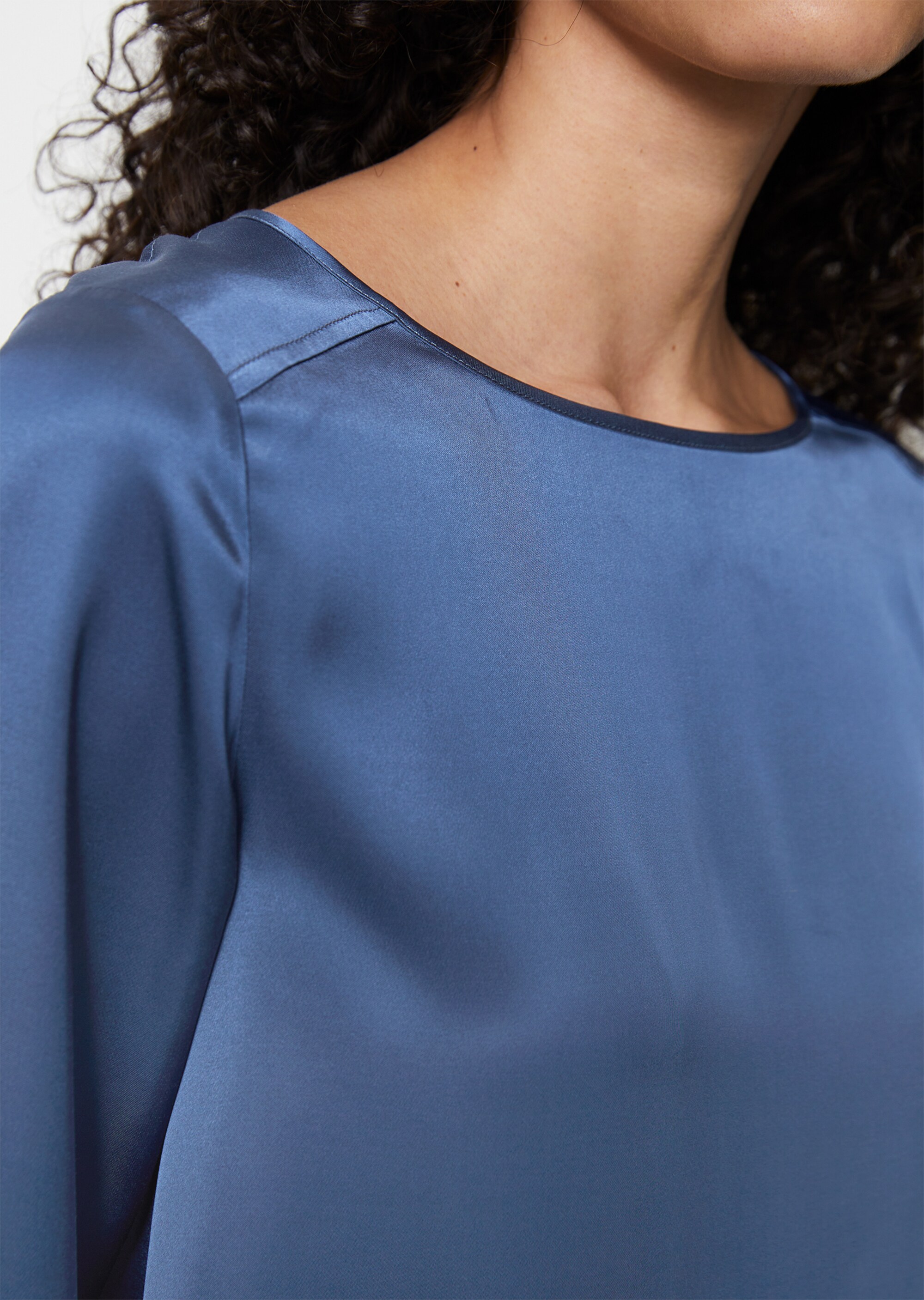 Fließendes Blusenshirt regularaus Viskose-Satin