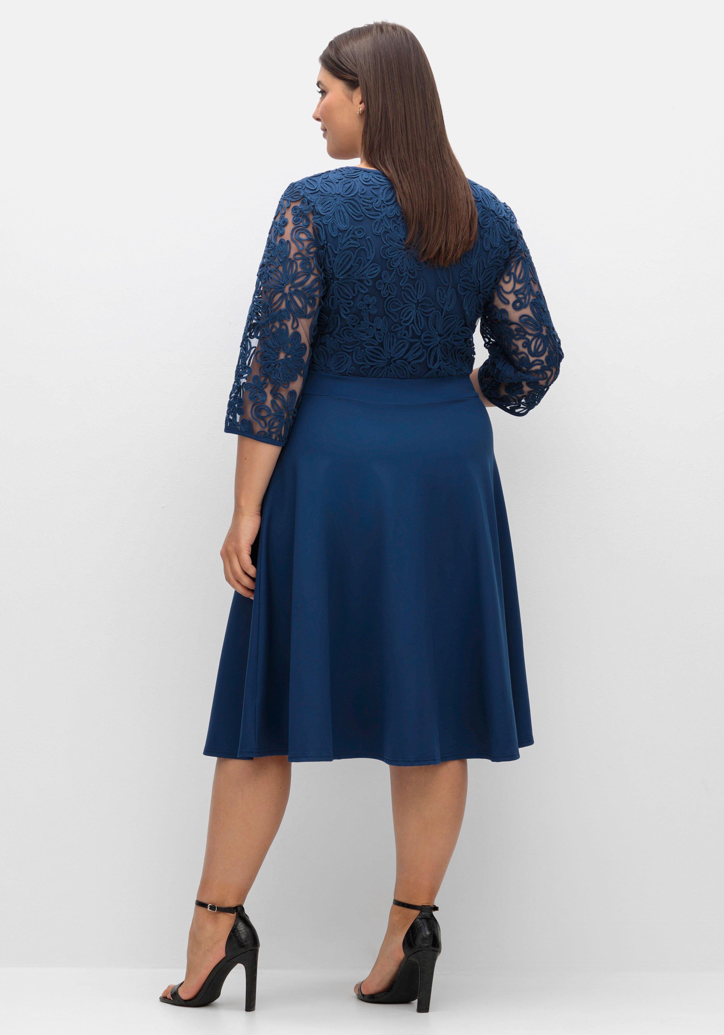 Cocktailkleid mit Zierbortenstickerei am Oberteil