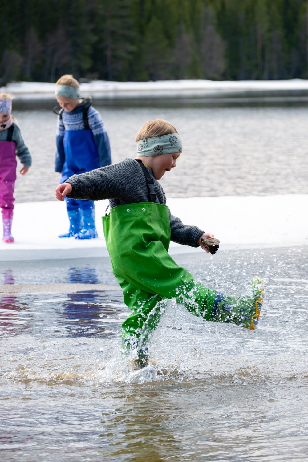 SPLASH - vadere for barn<br>Regnbukse med påsveisede gummistøvler!