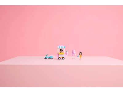 LEGO Suikerspinkraam en scooter (42643)