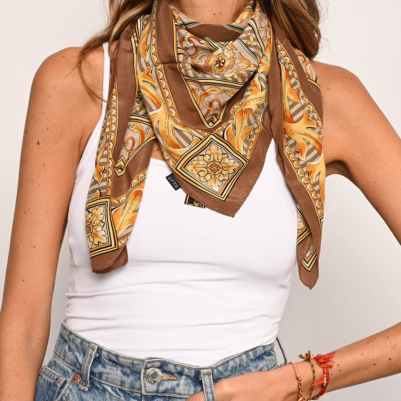 Fendi Foulard en Soie Vintage marron - Très bon état - 84x80 cm