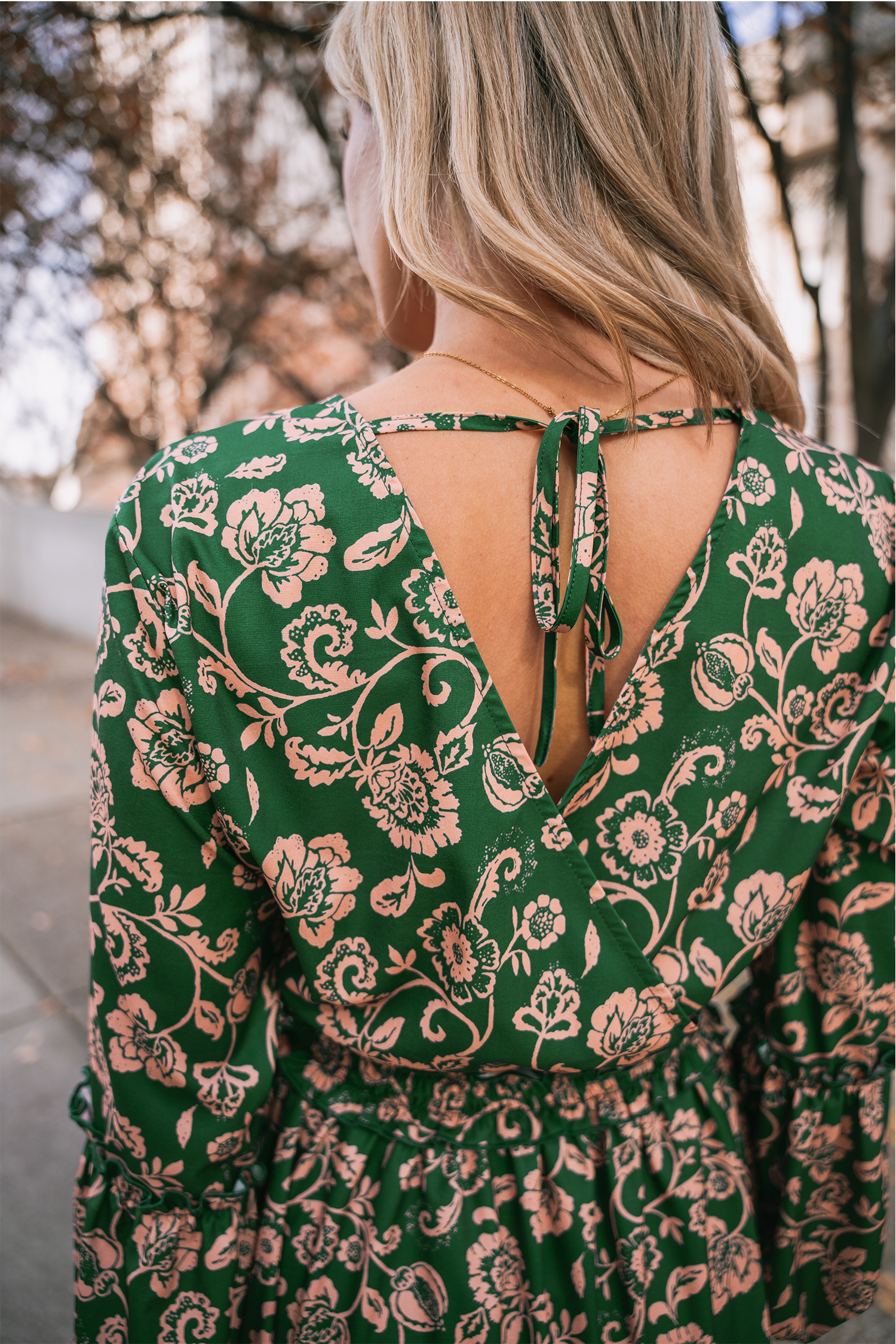 Robe à col surplis et fleurs ruchée