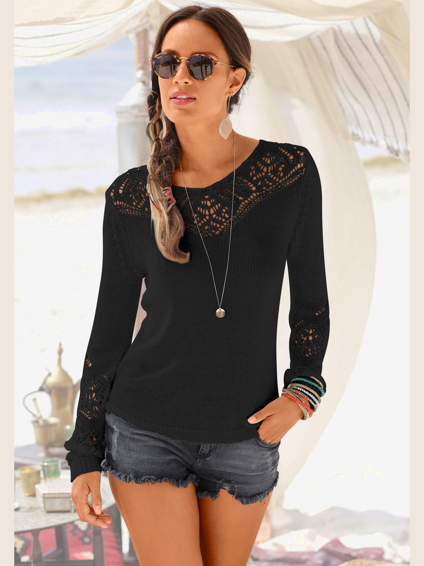 Pull de plage superbe motif ajouré à l'encolure et aux manches