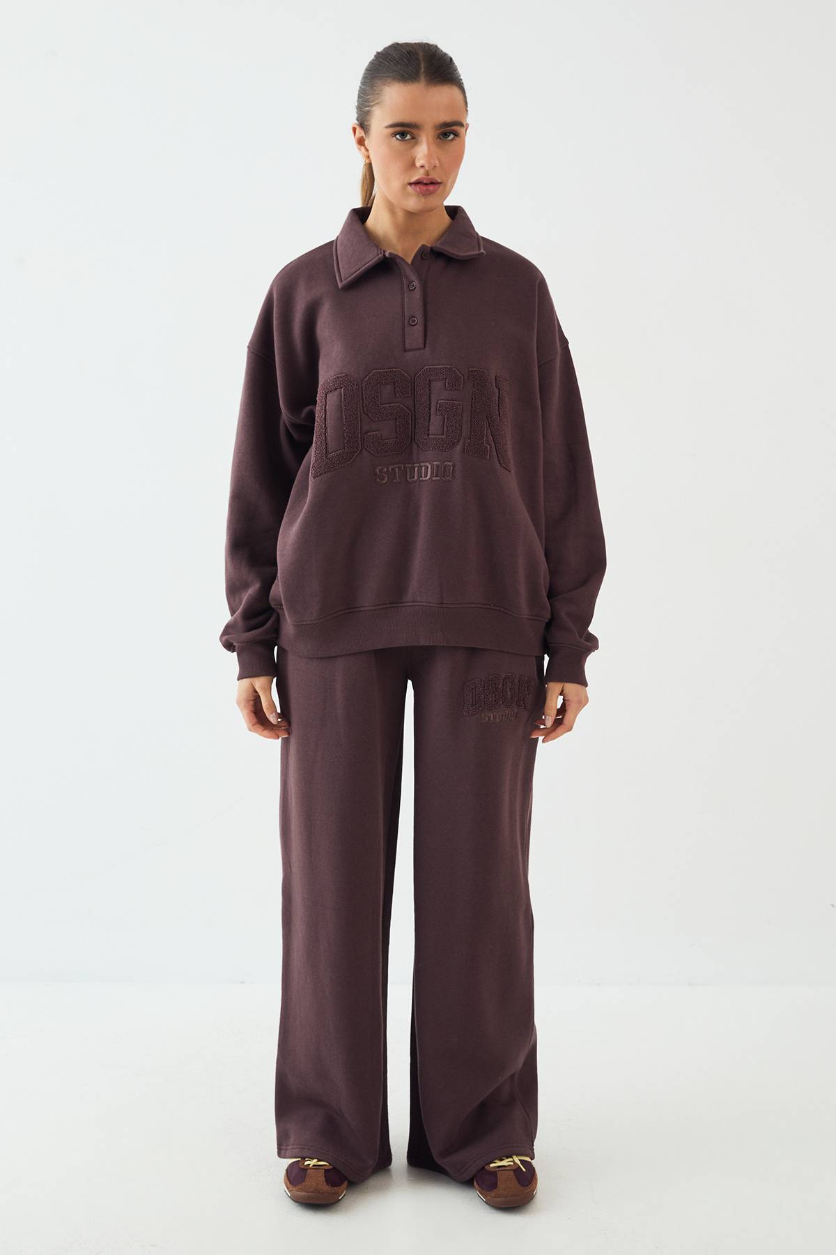 Jogging DSGN Studio en Tissu Éponge avec Appliqués Coupe Droite
