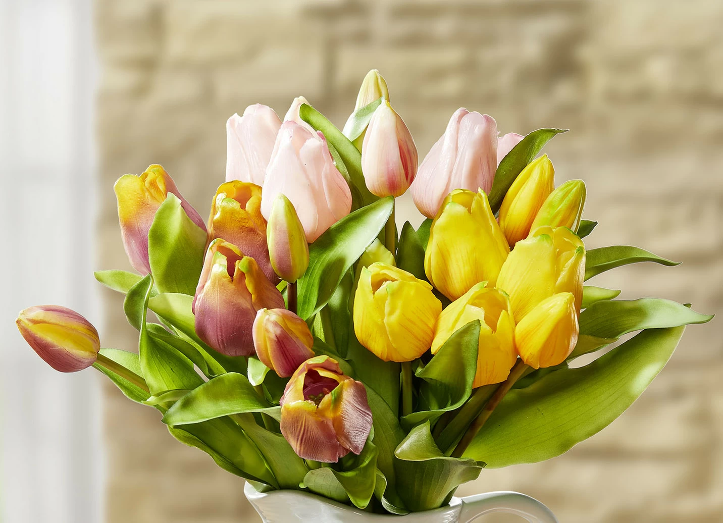 Tulpenstrauß aus hochwertigem Kunstmaterial