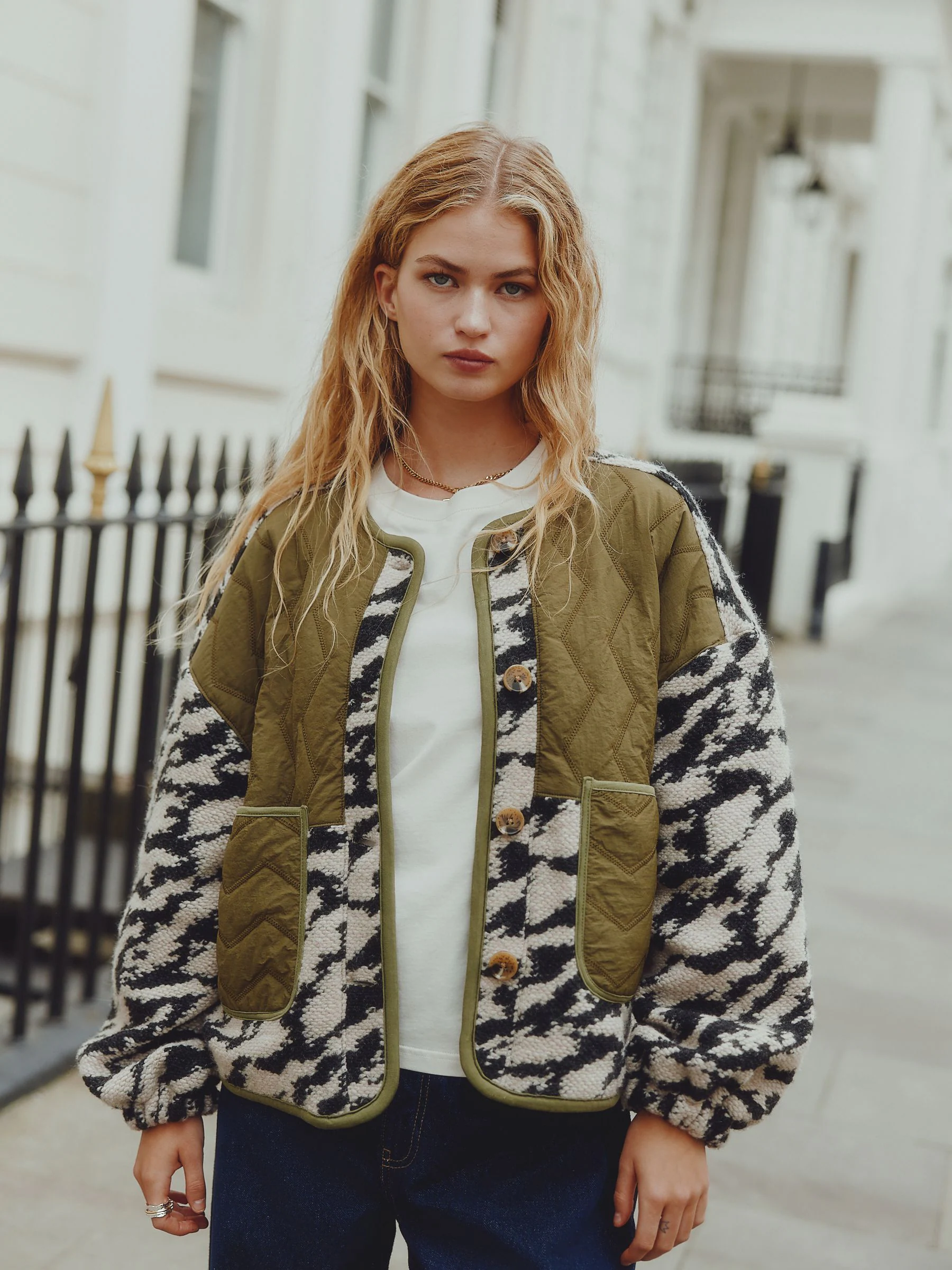 Olijfgroen/monoprint - Fluffy Cosy Woven Button Through Borg Jacket