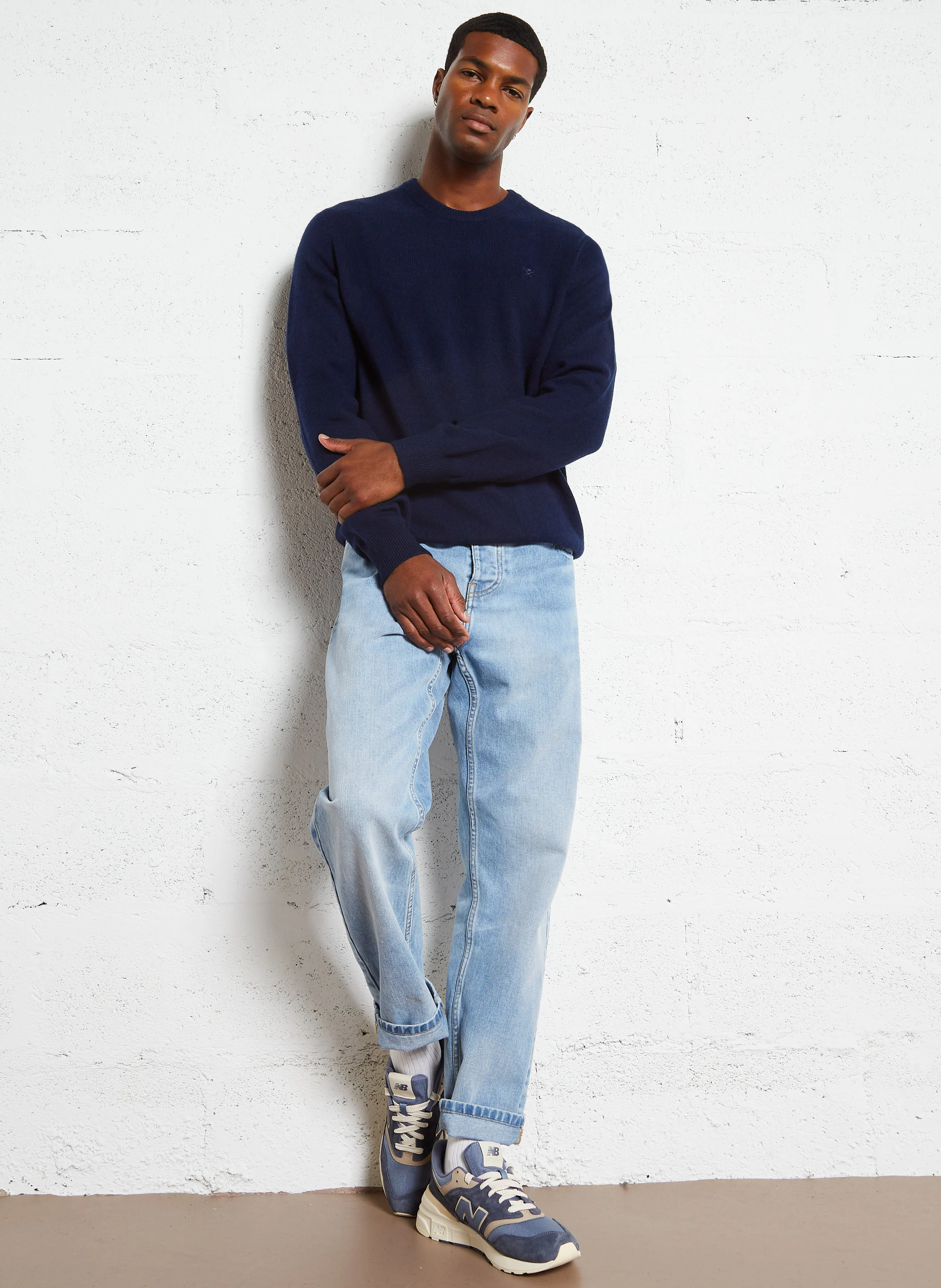 Pull regular-fit col rond brodé en laine | Bleu