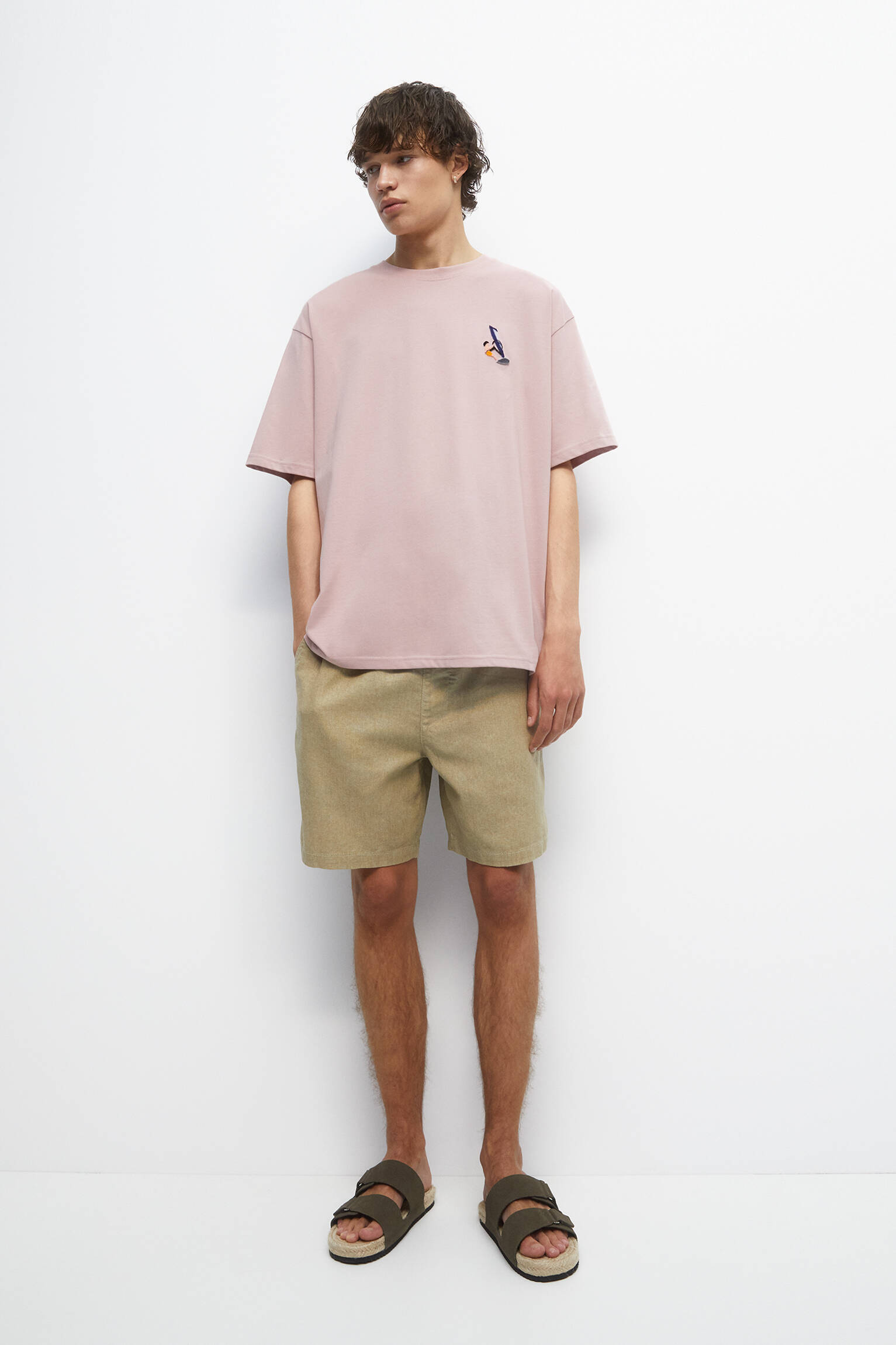 CAMISETA DE MANGA CURTA BORDADA - ROSA CLARO