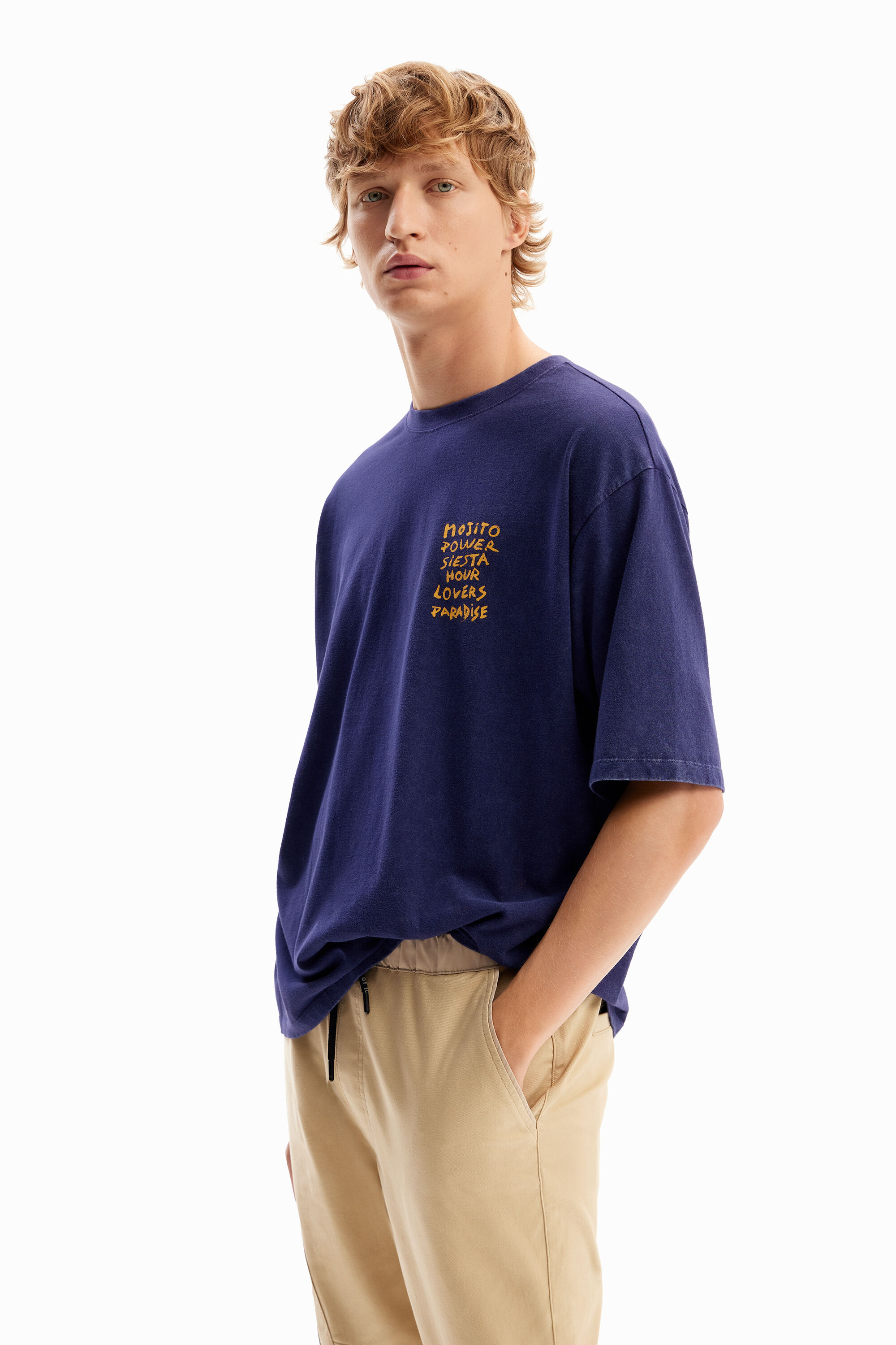 Camisa de lavagem ácida com caimento relaxado