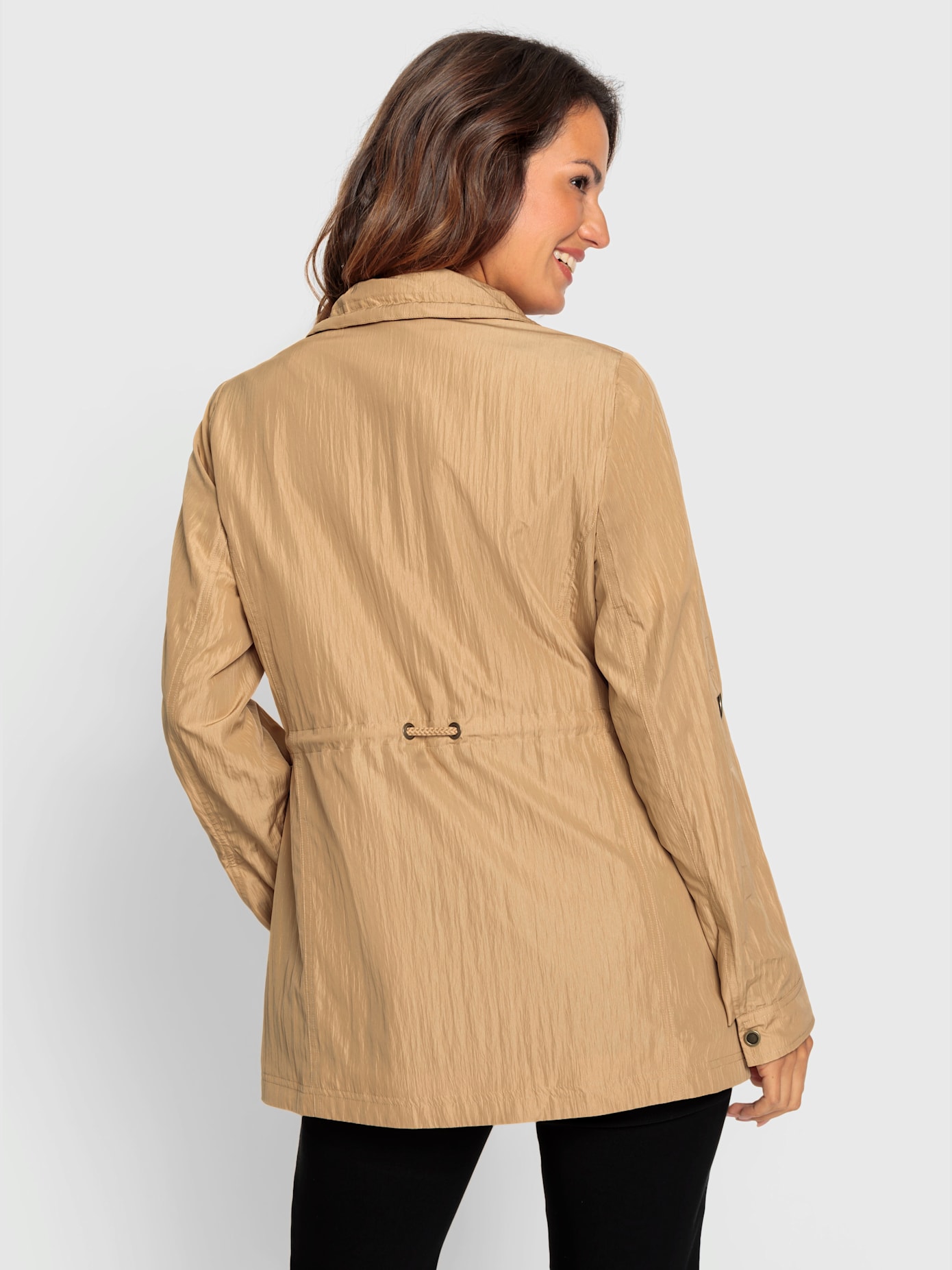 Veste facile à assortir pour la mi-saison