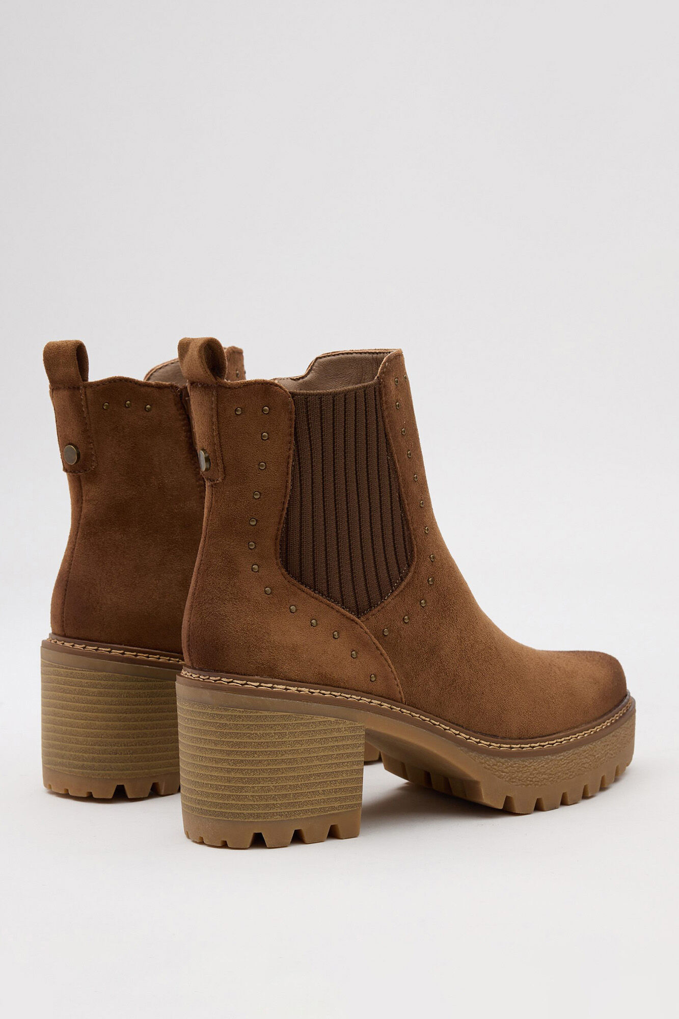 Bota de cano curto elástica com tachas T/8 cm P