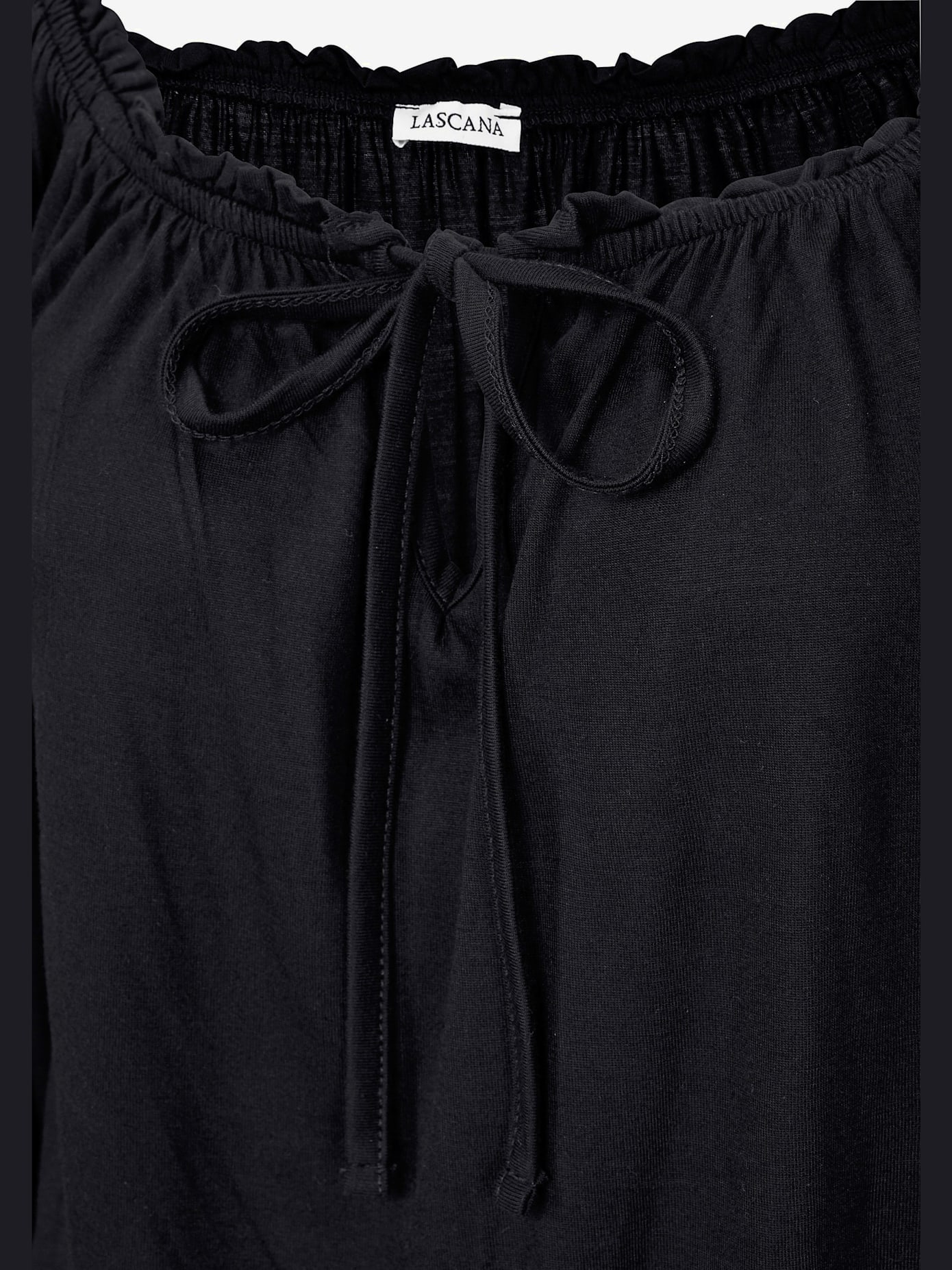 Se porte comme un t-shirt carmen ou sur les épaules