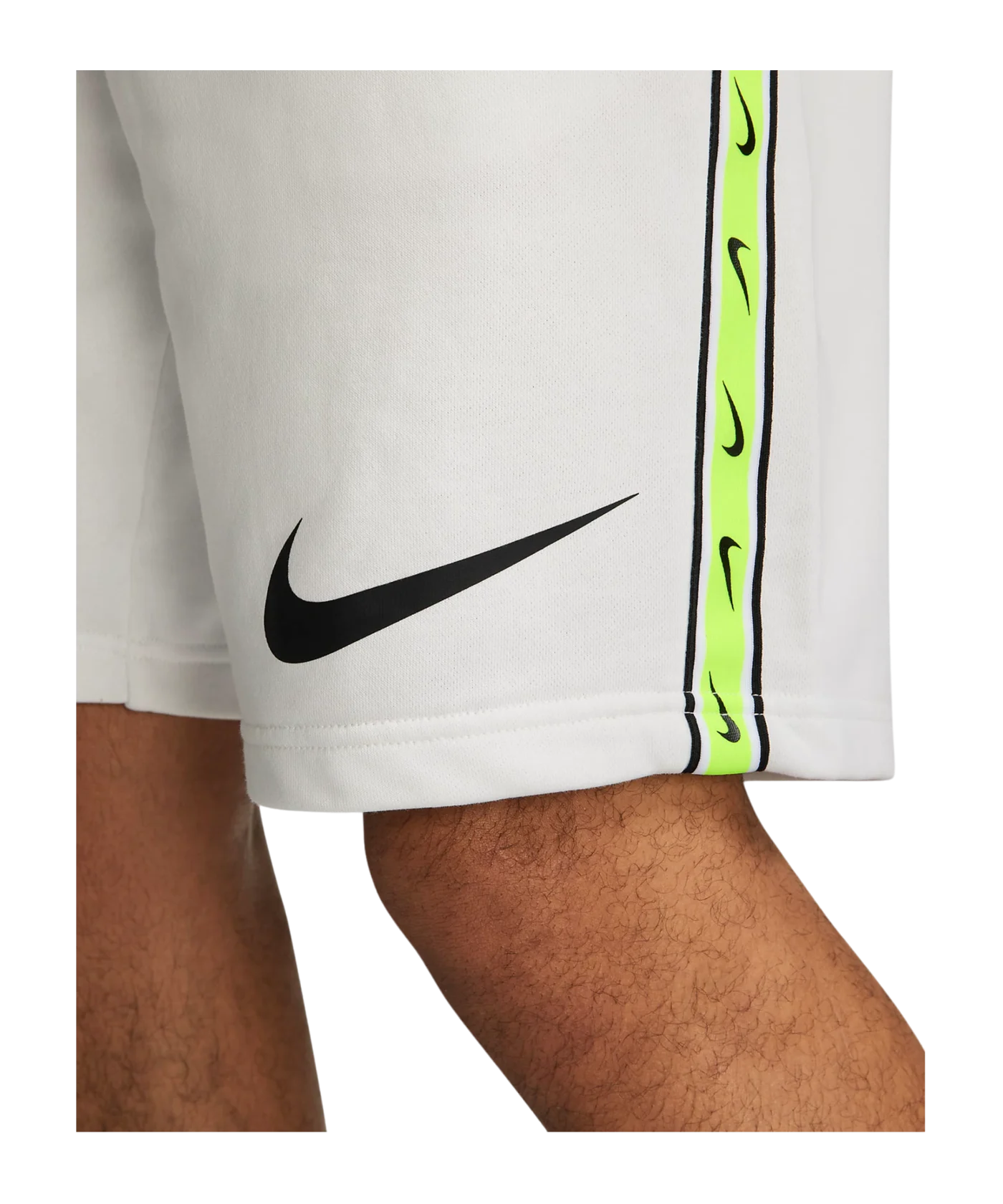 Nike Repeat Short Weiss Schwarz F121