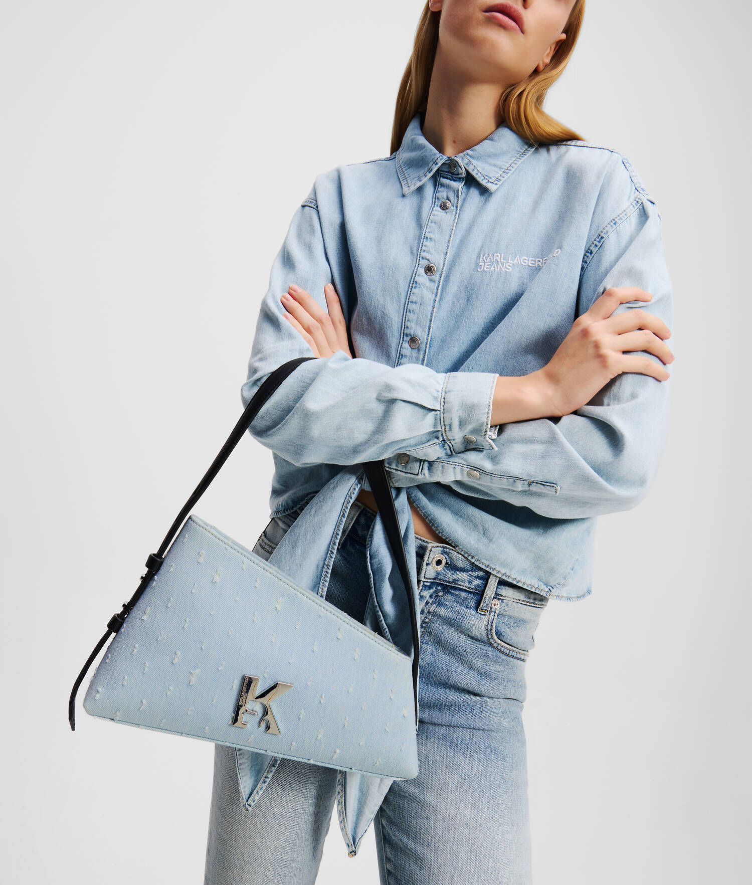 SAC PORTÉ ÉPAULE EN DENIM BOUCLÉ GÉO - Boucle bleue lavée