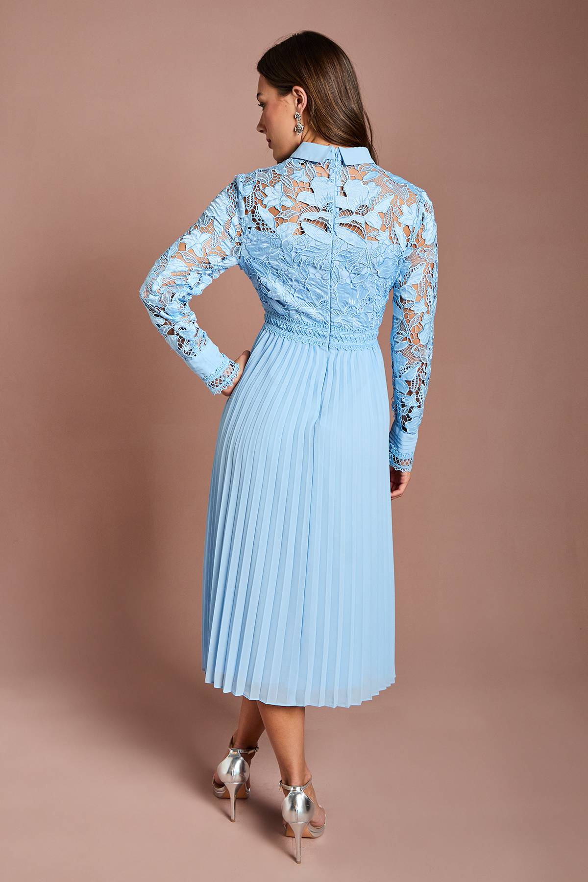 Coast Robe Chemise Mi-Longue à Manches Longues avec Dentelle et Plis