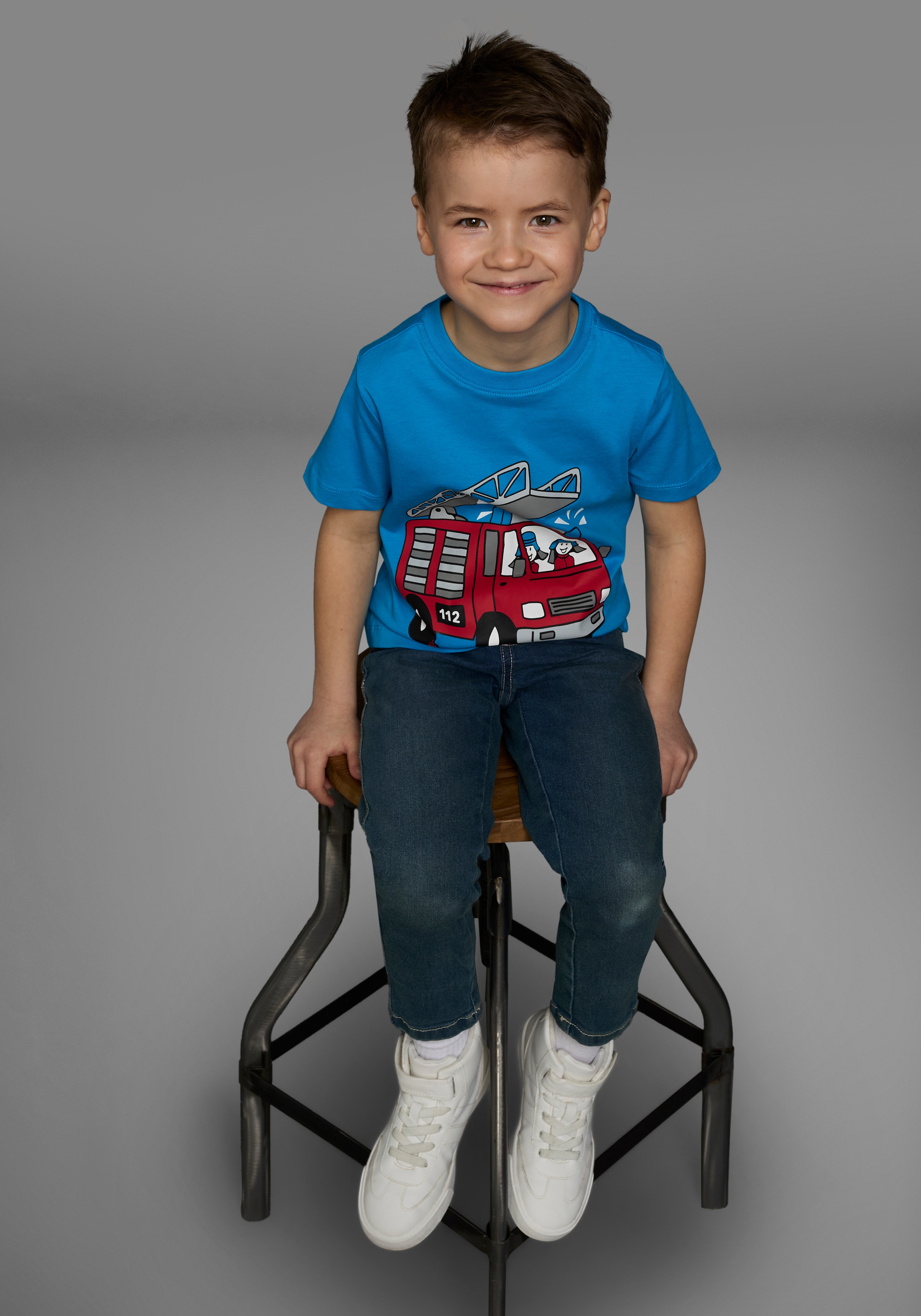 KIDSWORLD T-Shirt »Mit coolem FEUERWEHR Druck«, Kurzarm,  Basic-Passform,  mit stylischem Druck,  Rundhalsausschnitt