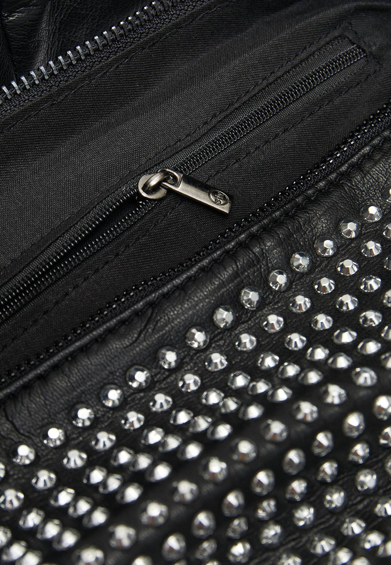 Bolsa com tachas