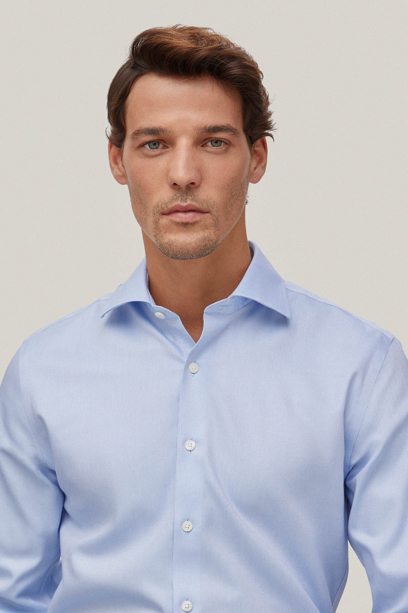 Camisa social Twin, estrutura lisa, não precisa passar e é resistente a manchas - Azul