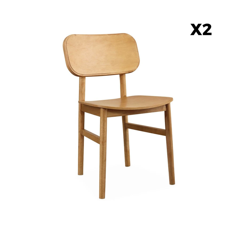 Lot de 2 chaises en bois d'hévéa. Forme courbée. Finition brossée
