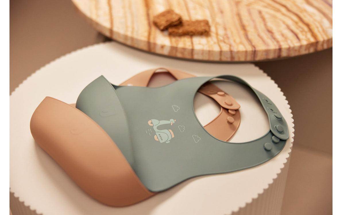 Silikon Lätzchen On The Go 2 Stück, 40 cm x 36 cmDas Lätzchen für kleine Geniesser