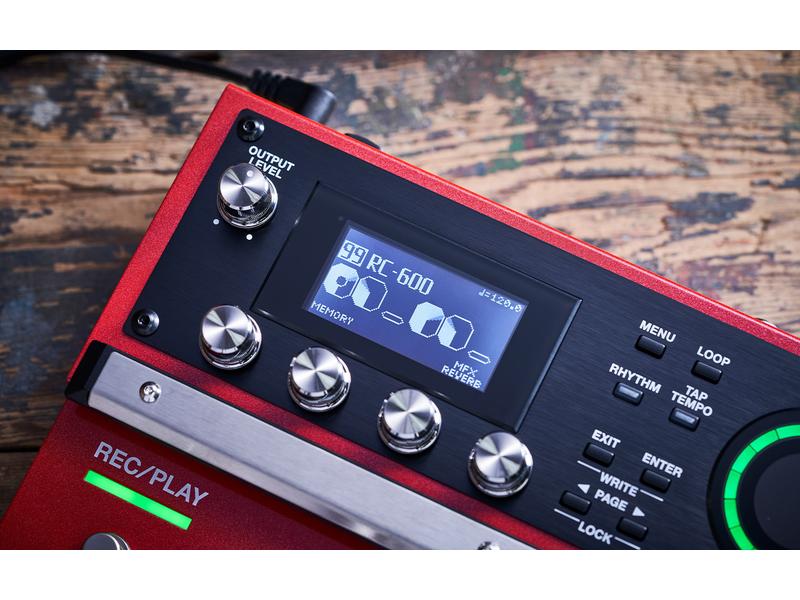 BOSS Effektgerät RC-600 Flaggschiff-Loop-Station im Bodentreter-Format
