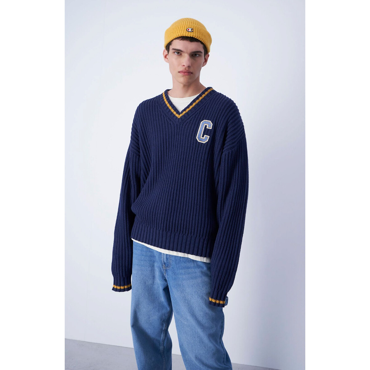 Camisa CHAMPION com gola V e logotipo