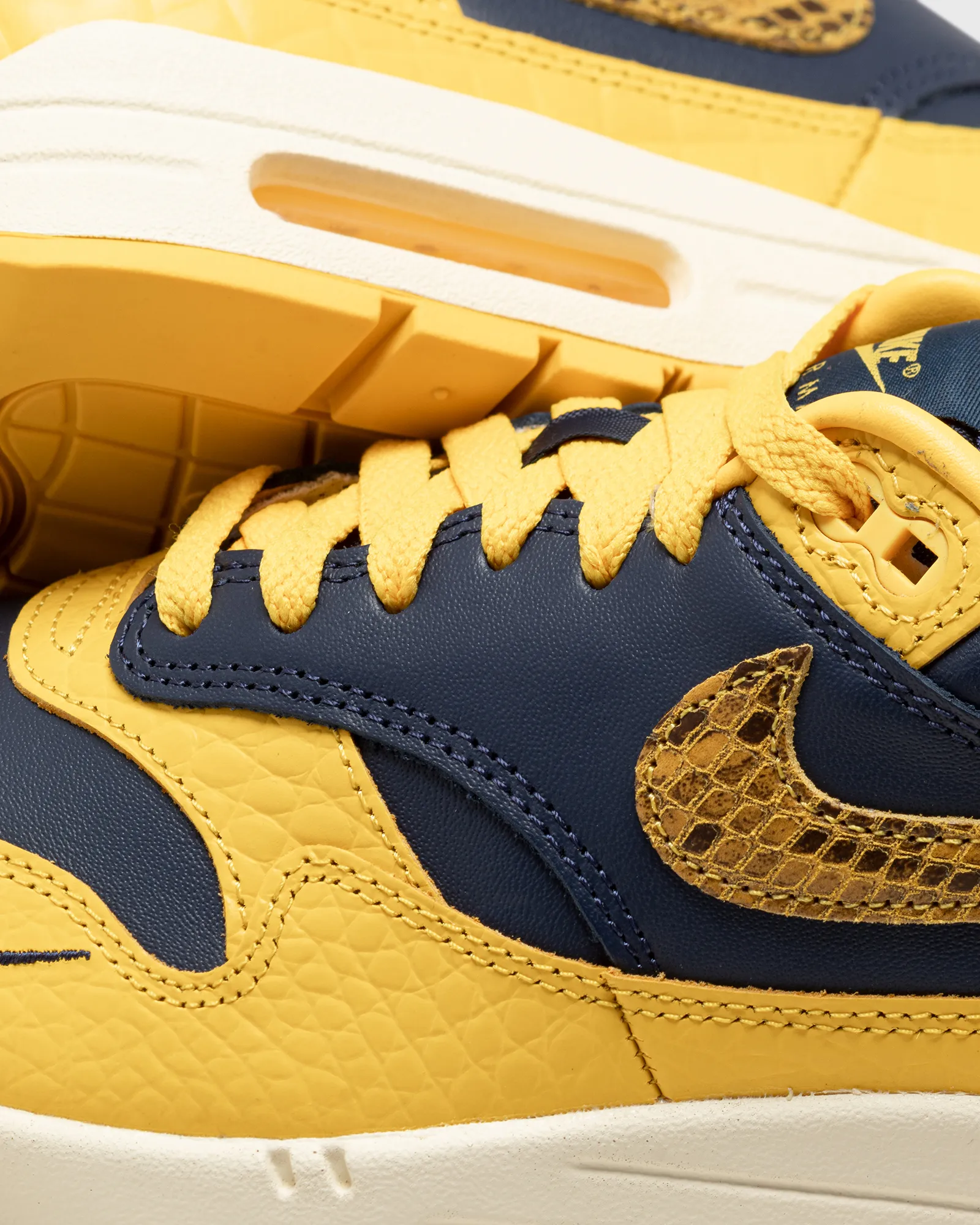 Nike WMNS AIR MAX 1 PRM 'Michigan'
