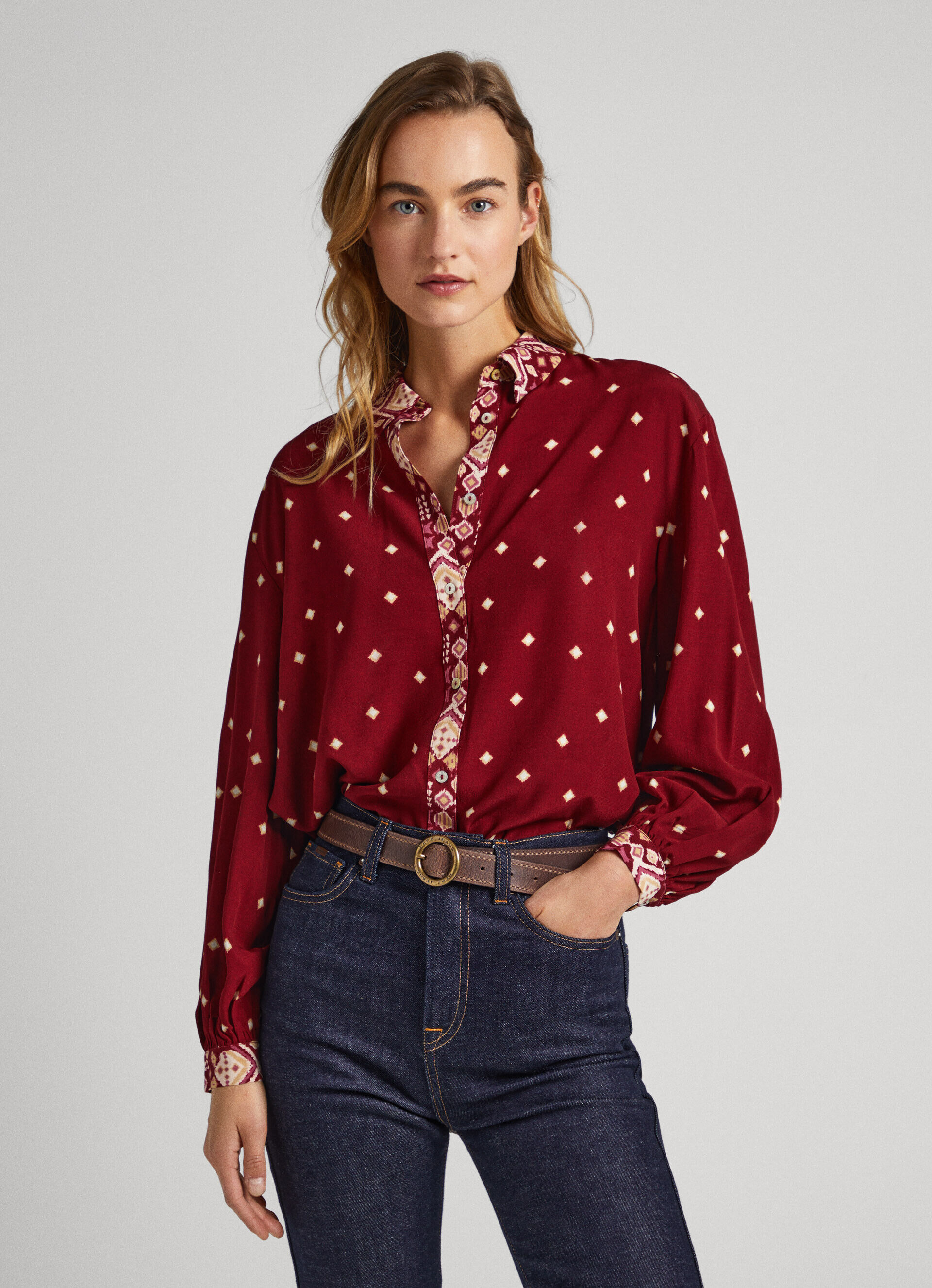 CAMISA COM ESTAMPA DE BOLINHAS - multicolorida