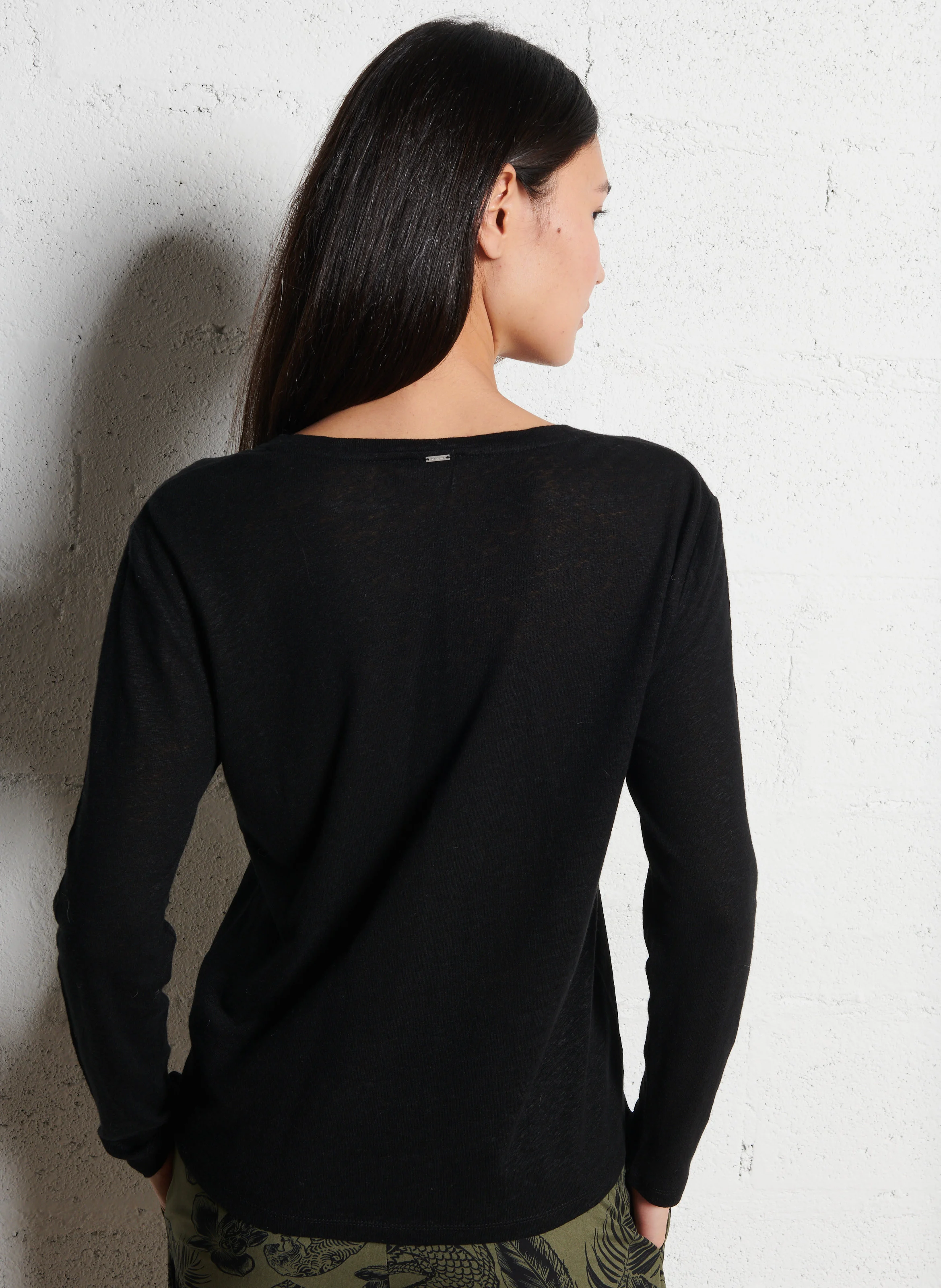 Tee-shirt col V en lin mélangé | Noir