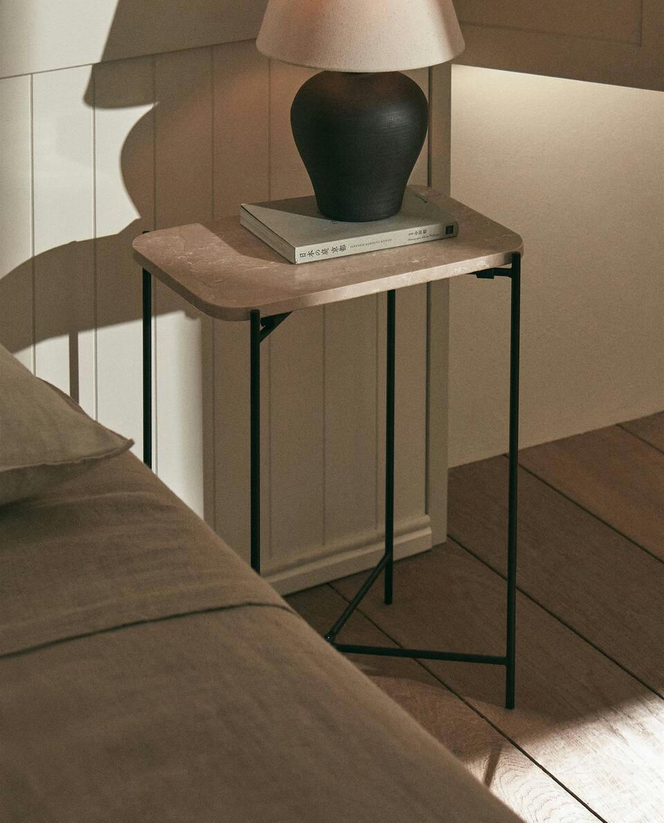 MESA LATERAL DE MÁRMORE
