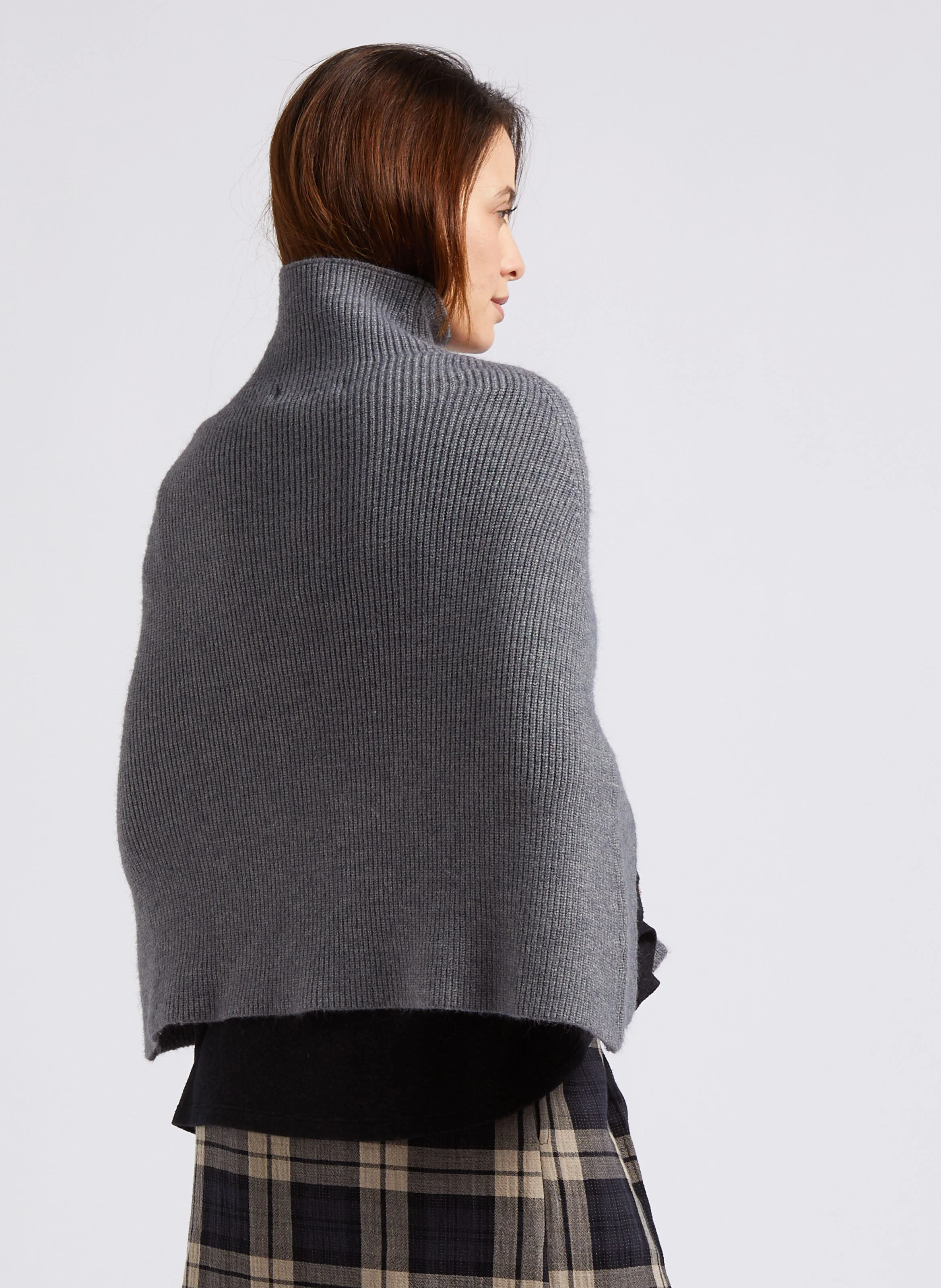 Cape col roulé en maille côtelée| Gris