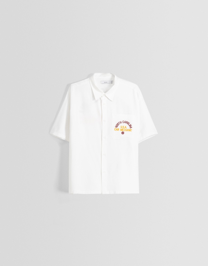 Camisa de manga curta bordada