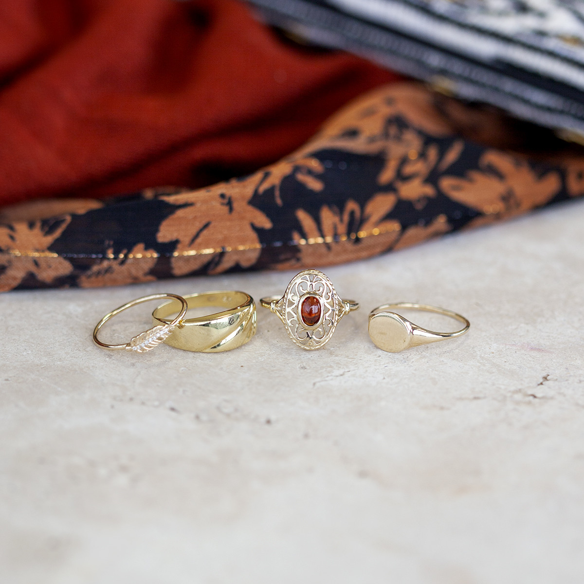 Bague or jaune 375 grenat