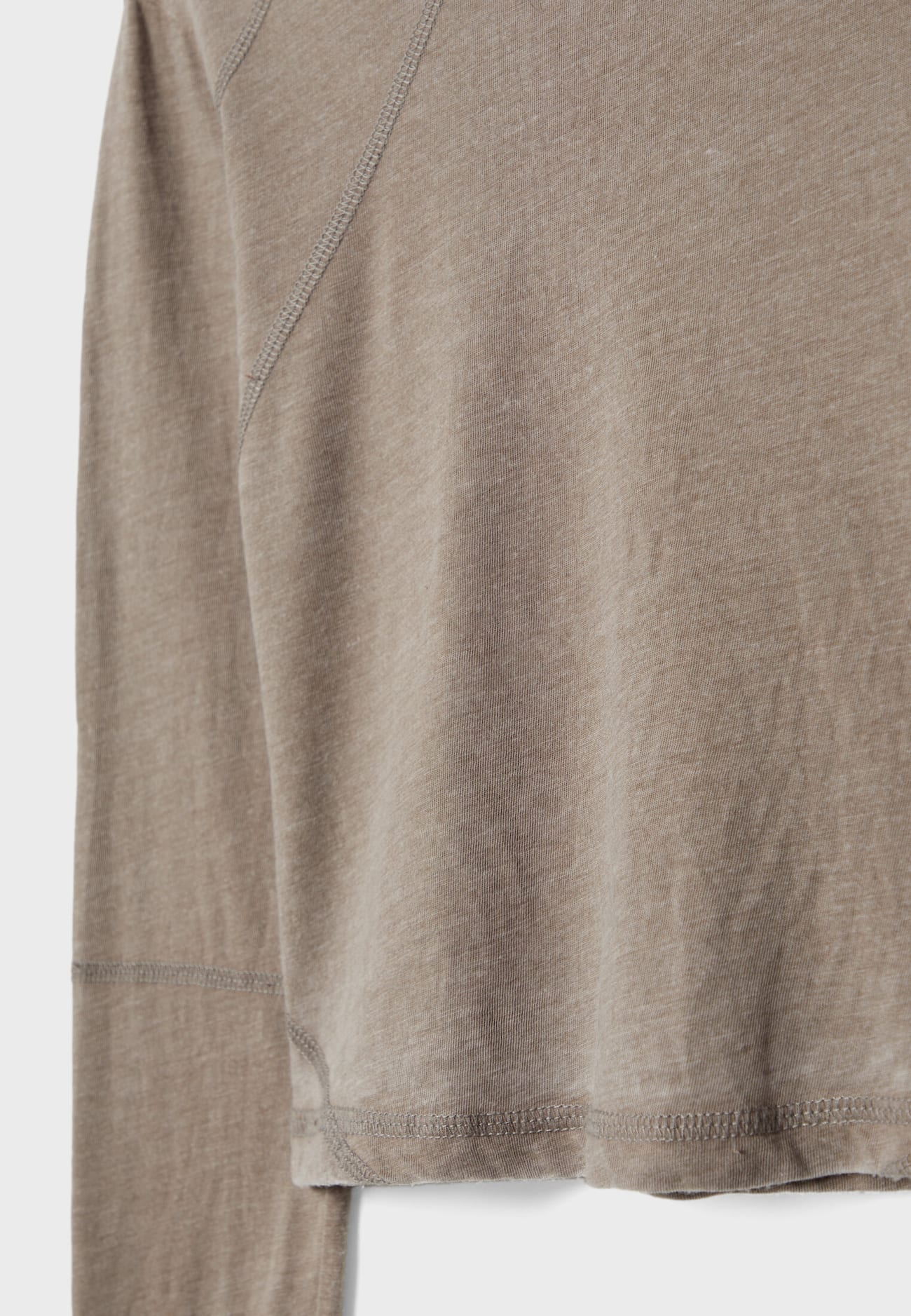 Camiseta com mangas raglan