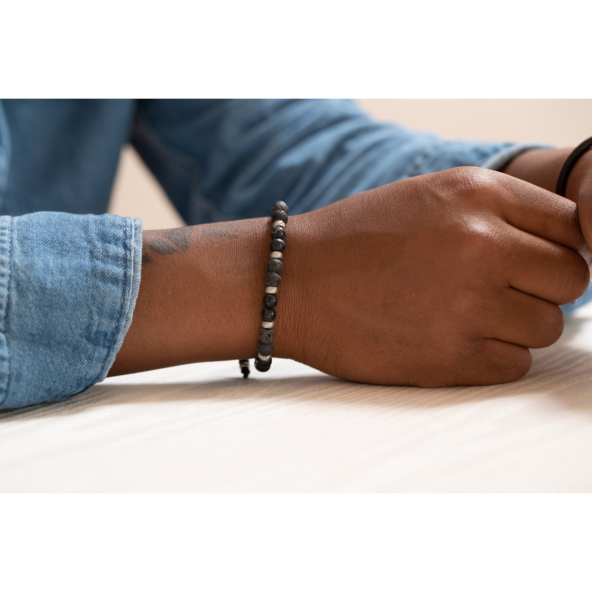 Bracelet souple Abel en Acier 316L avec lave noir